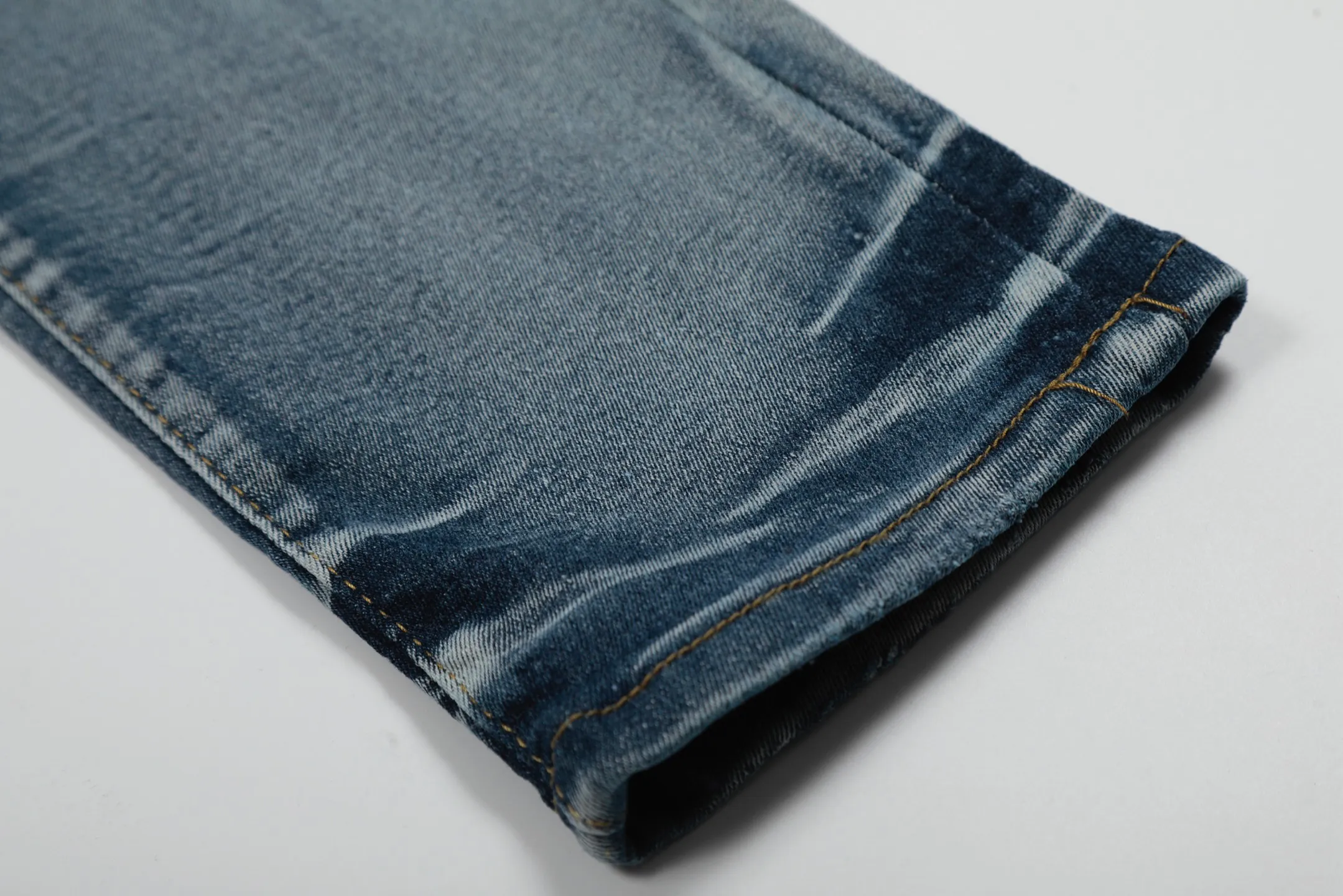 #M50 P168💰 Amiri classic embroidered patched leather ripped letter jeans, slim fit jeans, produced by a major washed factory, full of high-end feel, partially destroyed knee design with patchwork leather design, has been used as a facade design, leather waist nameplate, the focus of this style is not on the washing, but on the destroyed shape and version. The secret lies in the craftsmanship of the master. The cost of post-processing, grinding, cutting, etc. is far beyond the cost of assembly line products. Color: Picture color Size: 30-32-34-36