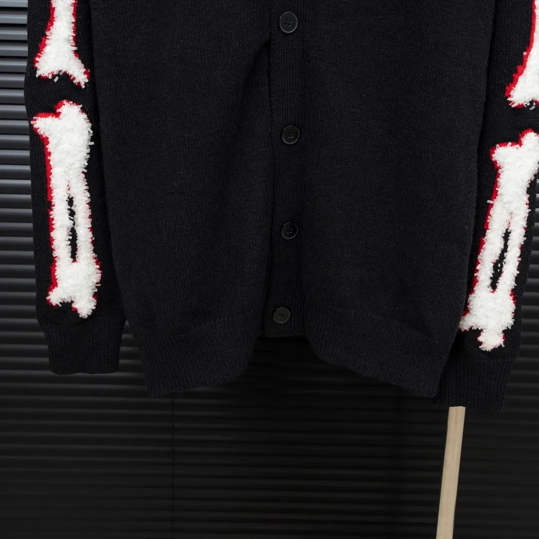 P360 Style: AMIRI Emile bone splicing long-sleeved knitted cardigan jacket Size: S-XXL Fabric: Wool blend Accessories: Full set of customized original accessories No gender distinction, same style for men and women