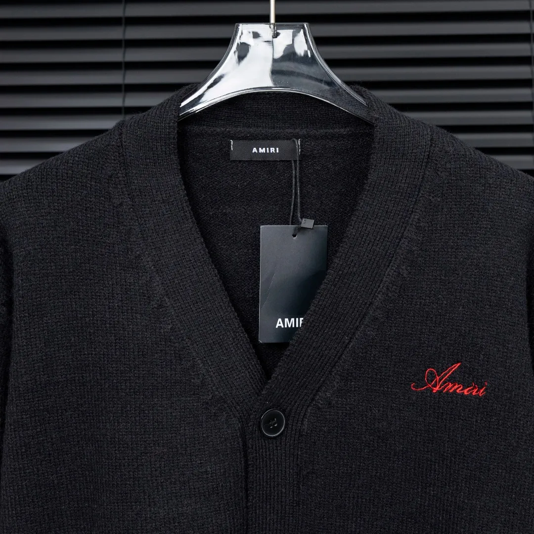 P360 Style: AMIRI Emile bone splicing long-sleeved knitted cardigan jacket Size: S-XXL Fabric: Wool blend Accessories: Full set of customized original accessories No gender distinction, same style for men and women