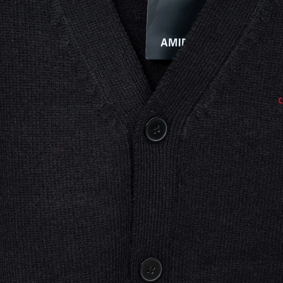 P360 Style: AMIRI Emile bone splicing long-sleeved knitted cardigan jacket Size: S-XXL Fabric: Wool blend Accessories: Full set of customized original accessories No gender distinction, same style for men and women