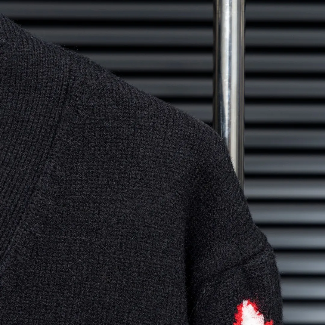 P360 Style: AMIRI Emile bone splicing long-sleeved knitted cardigan jacket Size: S-XXL Fabric: Wool blend Accessories: Full set of customized original accessories No gender distinction, same style for men and women