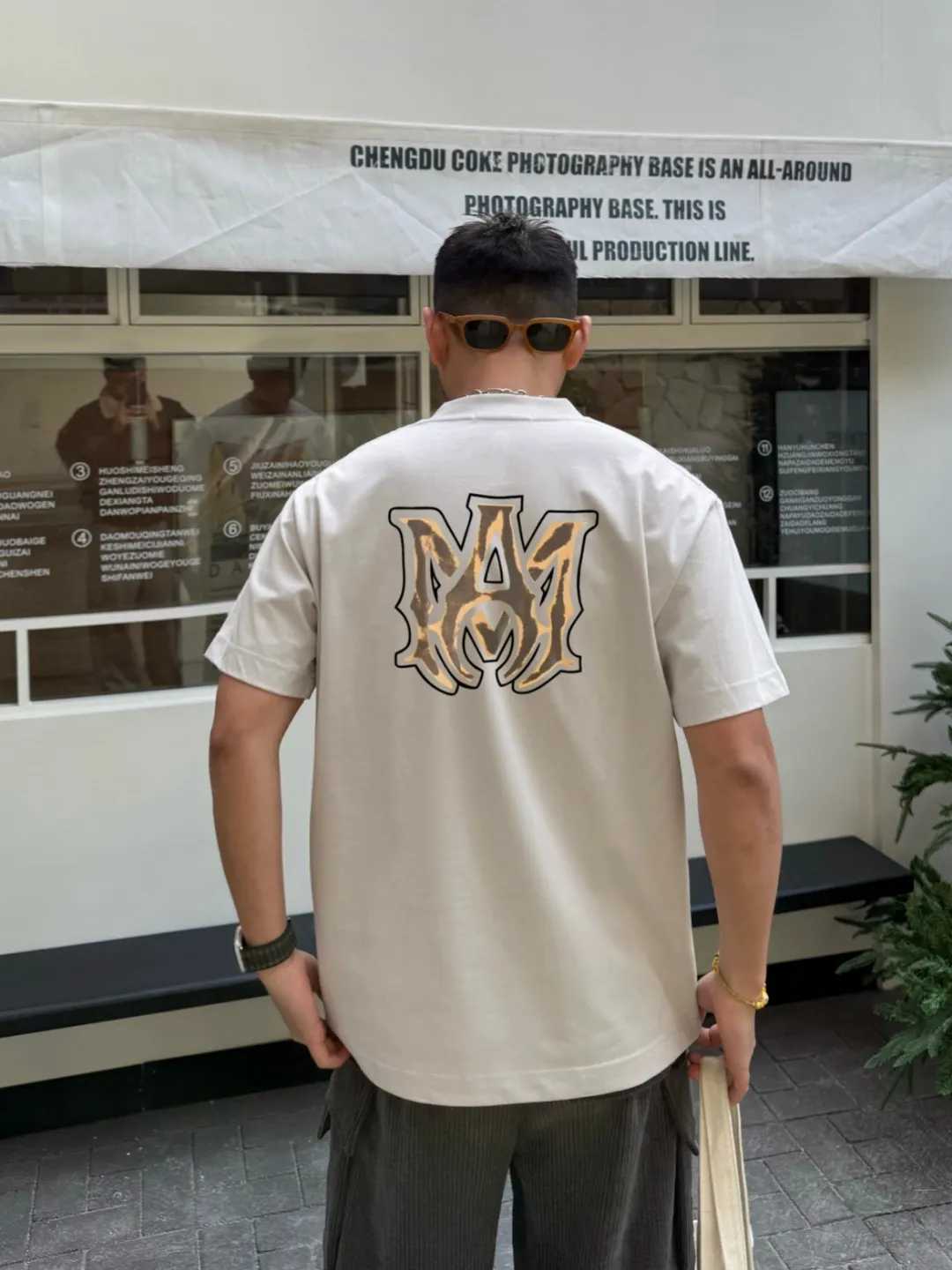 P140 [AMIRI] 2025FW short-sleeved T-shirt LOGO printing, high-end 26s double yarn 300g fabric, heavy fabric, custom stretcher rib, same vat and dye, complete three standards, same style for men and women, color: black, white, gray, size: S M L XL 2XL