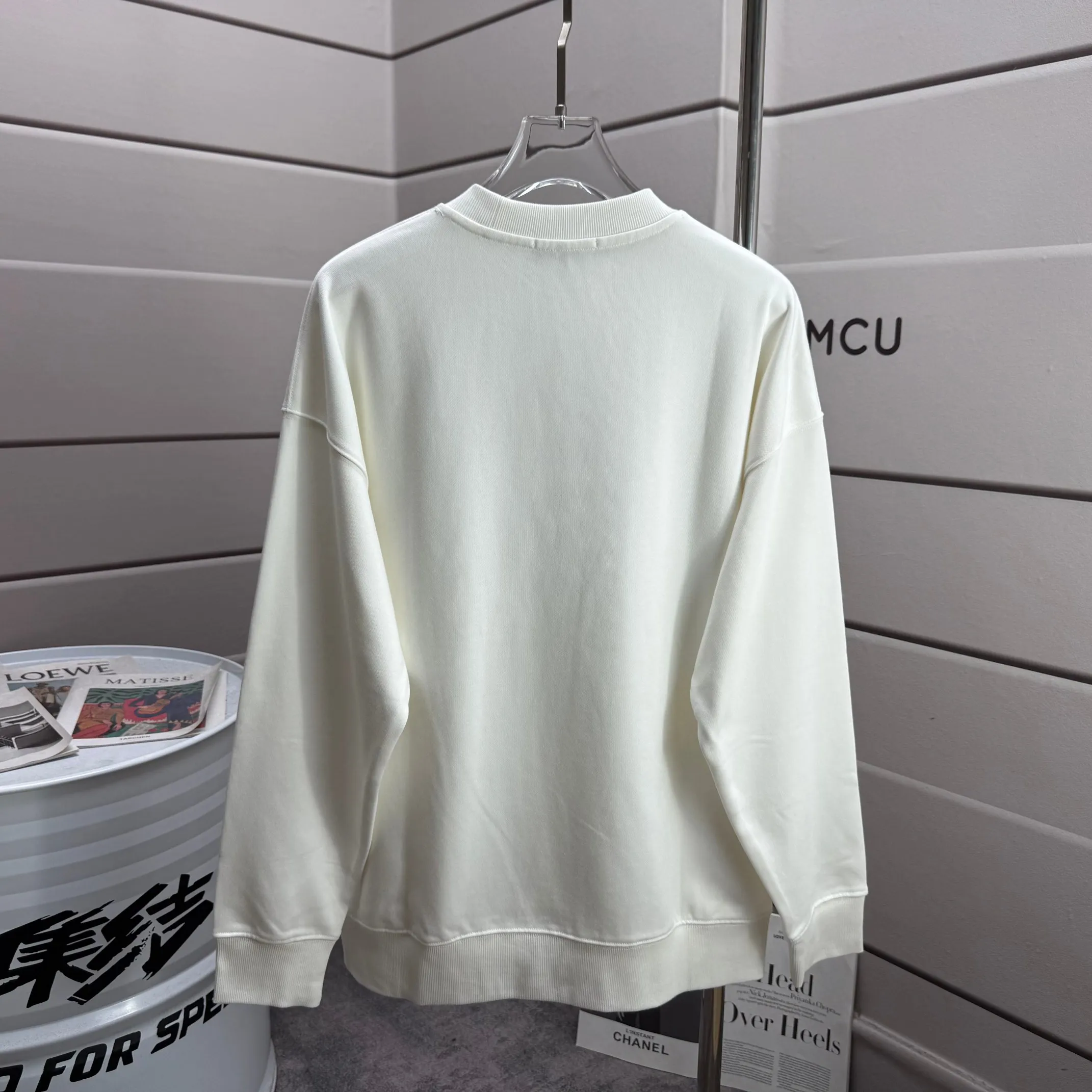P220 Amiri* 2025 early autumn and winter new long-sleeved sweatshirt, classic letter silicone technology + three-dimensional flocking, custom terry fabric, round neck pullover, same style for men and women Color: black white Size: S (90-130 catties) M (120-150 catties) L (140-165 catties) XL (160-180 catties) XXL (180-210 pounds)