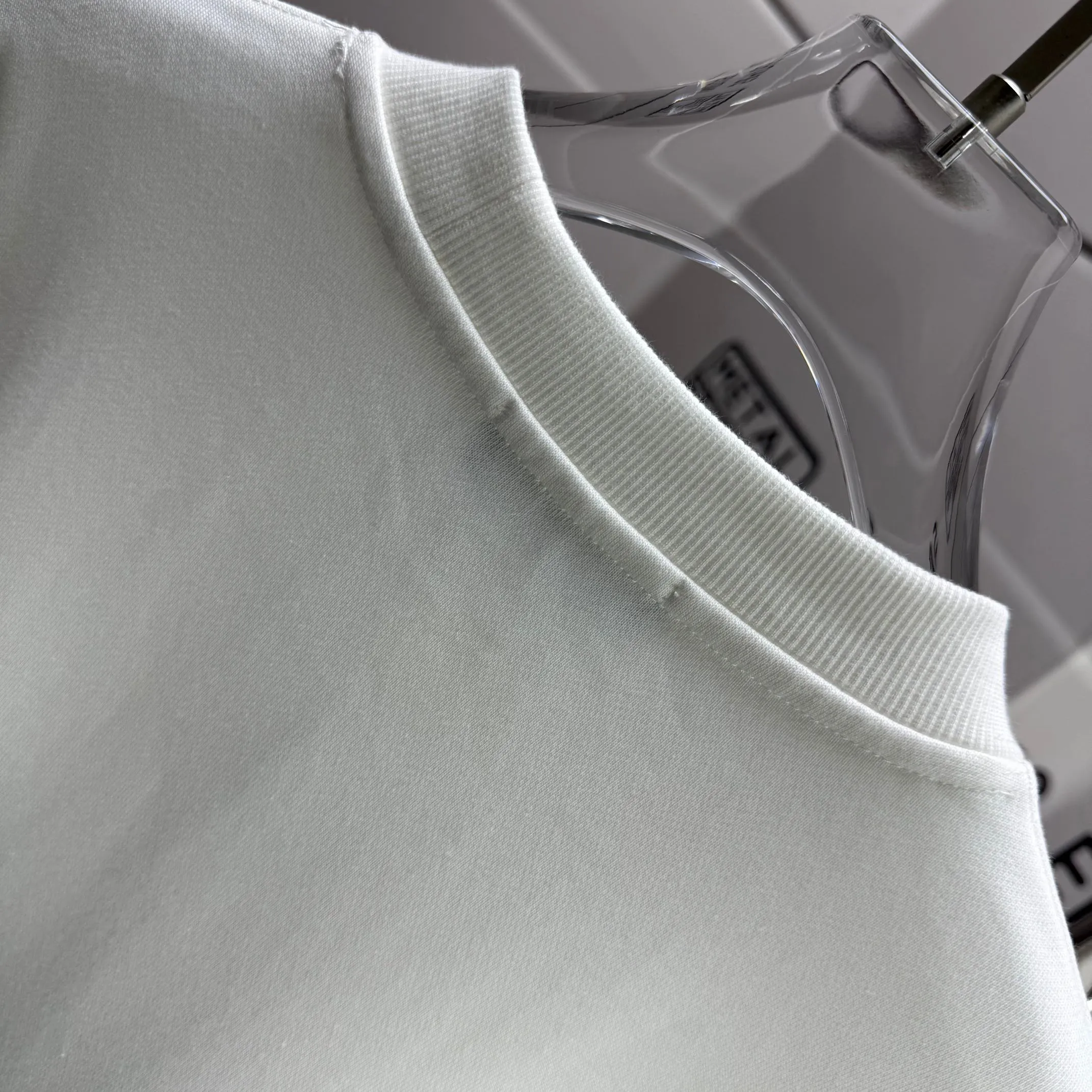 P220 Amiri* 2025 early autumn and winter new long-sleeved sweatshirt, classic letter silicone technology + three-dimensional flocking, custom terry fabric, round neck pullover, same style for men and women Color: black white Size: S (90-130 catties) M (120-150 catties) L (140-165 catties) XL (160-180 catties) XXL (180-210 pounds)
