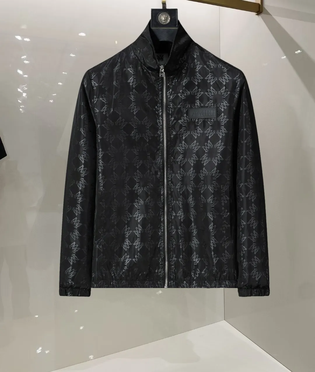 P360 🌸🌸🌸 🌸Amiri's latest 25-year-old men's jacket, the color combination has a classic charm without losing youthful vitality, reshaping a new design style, showing a bold and confident brand design concept.  Imported fabrics, sleeves and pockets are paired with exclusive brand designs, reflecting the minimalist pursuit of quality and design. Low-key luxury fully embodies the brand image and status! The brand LOGO icon design is simple and recognizable, with a delicate and comfortable touch, excellent details, exquisite and elegant everywhere, fashionable design, a capable and stylish upper body, and full of aura! The all-over pattern and simple aesthetics are brought to the extreme, and it is a jacket that can be mixed and matched. There is no doubt that it is a must-have product for men. It is extremely practical and the color is easy to match.  Color: Picture color. Sizes: M, L, xL, xxL, xxxL