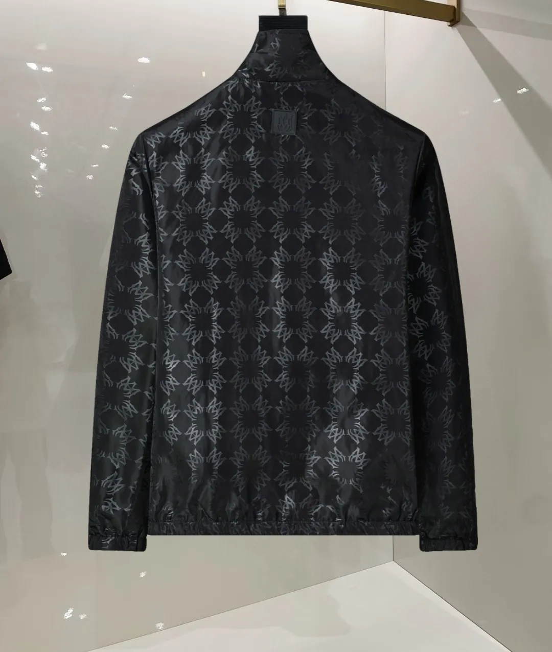 P360 🌸🌸🌸 🌸Amiri's latest 25-year-old men's jacket, the color combination has a classic charm without losing youthful vitality, reshaping a new design style, showing a bold and confident brand design concept.  Imported fabrics, sleeves and pockets are paired with exclusive brand designs, reflecting the minimalist pursuit of quality and design. Low-key luxury fully embodies the brand image and status! The brand LOGO icon design is simple and recognizable, with a delicate and comfortable touch, excellent details, exquisite and elegant everywhere, fashionable design, a capable and stylish upper body, and full of aura! The all-over pattern and simple aesthetics are brought to the extreme, and it is a jacket that can be mixed and matched. There is no doubt that it is a must-have product for men. It is extremely practical and the color is easy to match.  Color: Picture color. Sizes: M, L, xL, xxL, xxxL