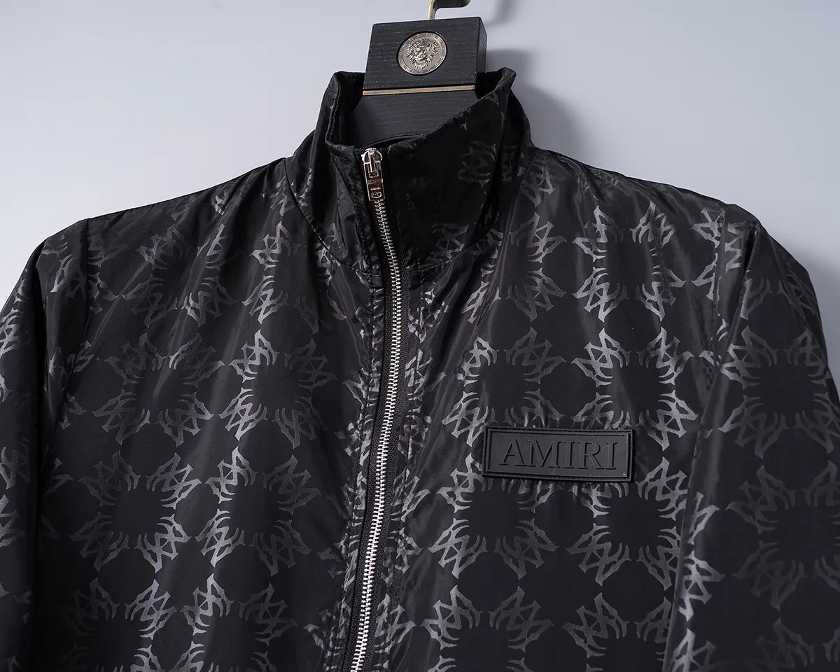 P360 🌸🌸🌸 🌸Amiri's latest 25-year-old men's jacket, the color combination has a classic charm without losing youthful vitality, reshaping a new design style, showing a bold and confident brand design concept.  Imported fabrics, sleeves and pockets are paired with exclusive brand designs, reflecting the minimalist pursuit of quality and design. Low-key luxury fully embodies the brand image and status! The brand LOGO icon design is simple and recognizable, with a delicate and comfortable touch, excellent details, exquisite and elegant everywhere, fashionable design, a capable and stylish upper body, and full of aura! The all-over pattern and simple aesthetics are brought to the extreme, and it is a jacket that can be mixed and matched. There is no doubt that it is a must-have product for men. It is extremely practical and the color is easy to match.  Color: Picture color. Sizes: M, L, xL, xxL, xxxL