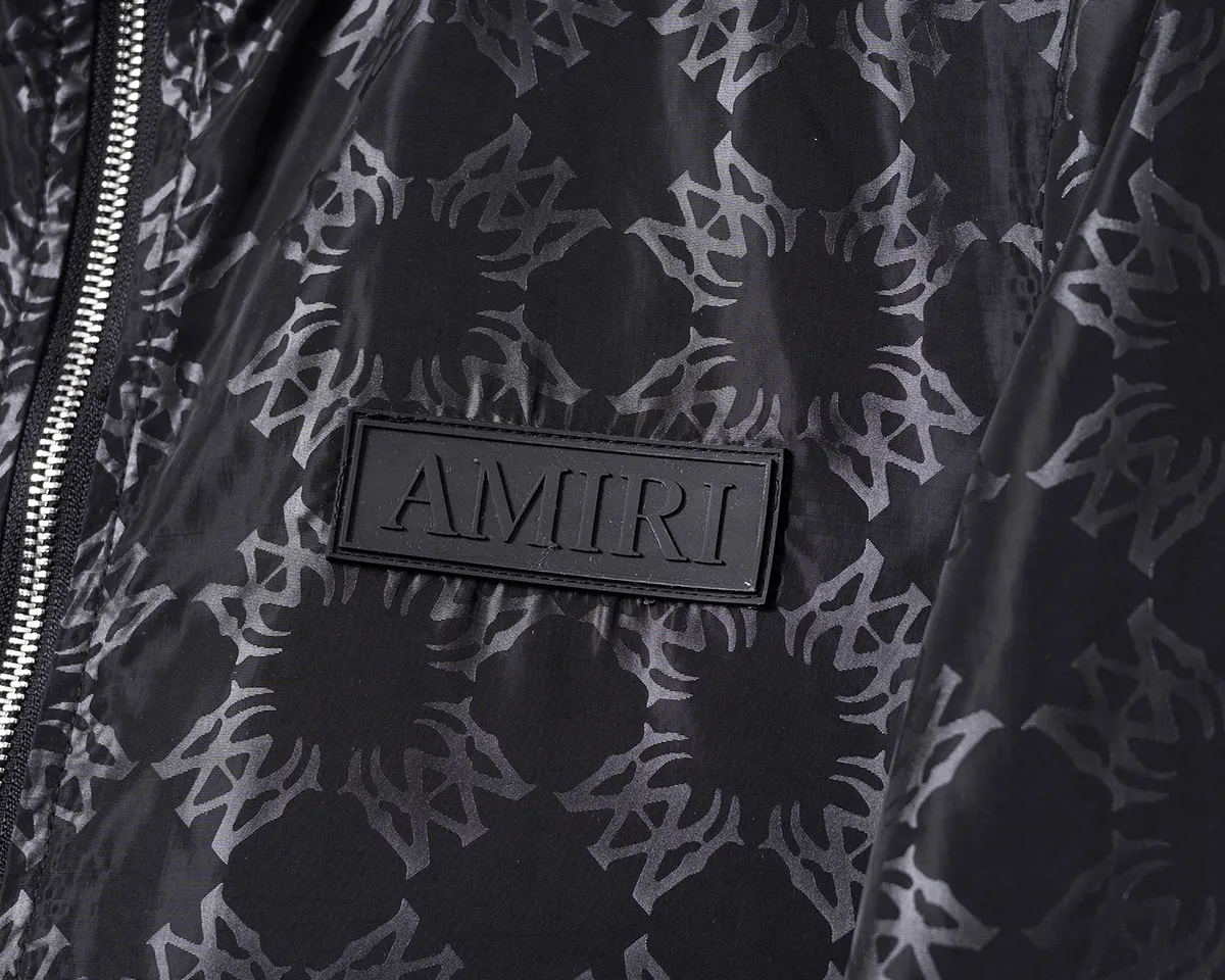P360 🌸🌸🌸 🌸Amiri's latest 25-year-old men's jacket, the color combination has a classic charm without losing youthful vitality, reshaping a new design style, showing a bold and confident brand design concept.  Imported fabrics, sleeves and pockets are paired with exclusive brand designs, reflecting the minimalist pursuit of quality and design. Low-key luxury fully embodies the brand image and status! The brand LOGO icon design is simple and recognizable, with a delicate and comfortable touch, excellent details, exquisite and elegant everywhere, fashionable design, a capable and stylish upper body, and full of aura! The all-over pattern and simple aesthetics are brought to the extreme, and it is a jacket that can be mixed and matched. There is no doubt that it is a must-have product for men. It is extremely practical and the color is easy to match.  Color: Picture color. Sizes: M, L, xL, xxL, xxxL
