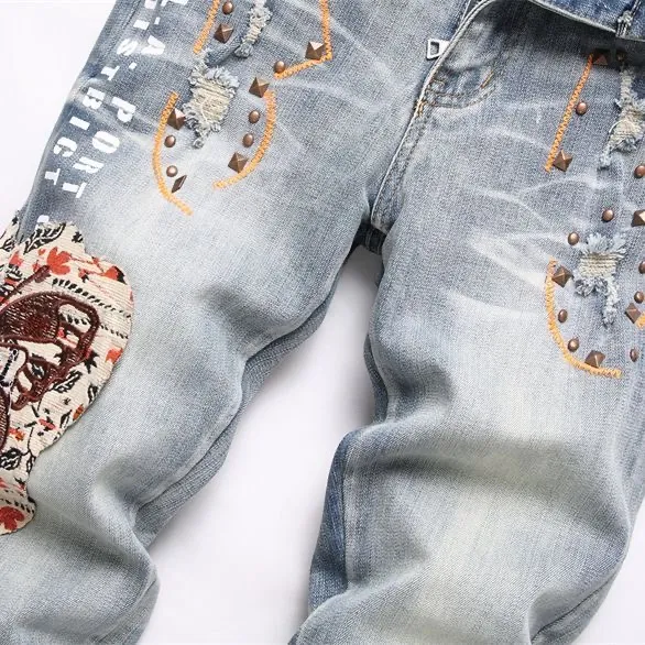 #M58 P168💰 AMIRI patch embroidery jeans trousers AMIRI high street basic ripped tight elastic jeans trousers amiri brand jeans break the production process and cutting of the original jeans, the fabrics are softer and more comfortable Hand-sewn collar label Customized logo buttons Genuine leather tag Color: Picture color Size: 30-32-34-36