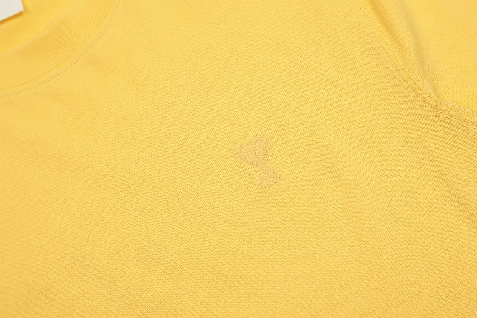 Ami Amy 2024ss autumn classic small embroidered love short sleeves ✅240G Xinjiang long-staple cotton top double yarn, shrinkage rate controlled at 2%, export-grade solid color quality, truly not easy to deform, shrink, and not fade ✅Maximum size can be worn 230 pounds, no pressure to export to Europe and the United States, size S-XL Color: 7 colors, white, black, gray, sky blue, navy, sapphire blue, dark green, coffee, brown, apricot Egg yolk, wine red, meat powder, taro purple