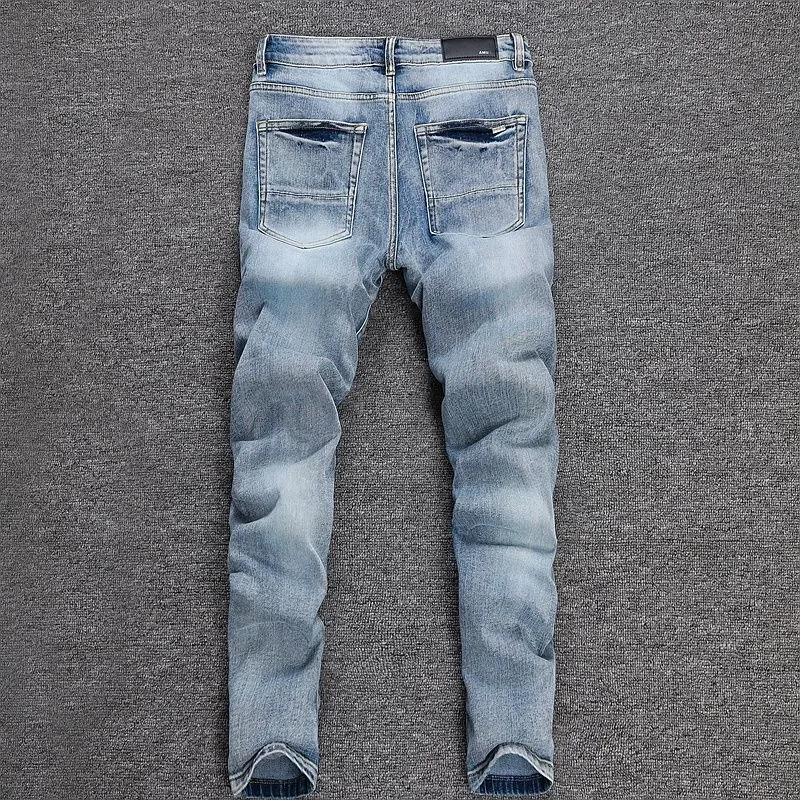 P246 💰 (Top version) AMIRI popular high street jeans slim fit stretch washed knife cut trousers for men. AMIRI amiri is transliterated as Emil, which is the name of the founder. Mike Amiri, the founder of amiri, grew up in Los Angeles, USA. He was influenced by local street culture and Punk Rock since childhood, so he founded the amiri brand named after himself. A variety of trendy clothing meets the needs of different fashion players. Amiri clothing has novel and unique styles and is a well-known street brand in the United States. The styles and styles of many clothes are loved by many street photographers. The various clothing styles meet the dressing needs of different people, show their unique temperament, and show the trend of dressing. amiri's jeans are relatively famous. Not only do they have many styles, but the quality of the jeans is also very good. Many celebrities have also worn amiri brand jeans. Color: Picture color Size: 28, 30, 32, 34, 36 28 30 32 34 36 Waist 71 76 81 86 91 Qianlang 26.5 27.5 28.5 29.5 30.5 Hou Lang 37 38 39 40 41 Foot 14 14.8 15.6 16.4 17.2 Foreign Minister 100 102 104 106 107
