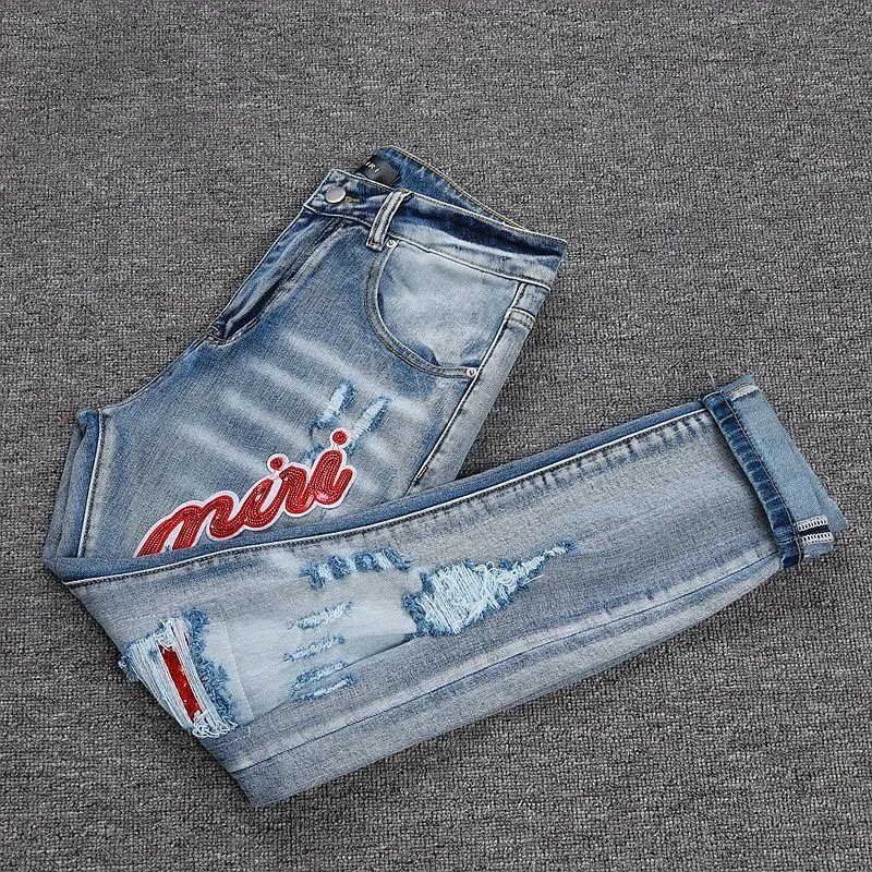 P246 💰 (Top version) AMIRI popular high street jeans slim fit stretch washed knife cut trousers for men. AMIRI amiri is transliterated as Emil, which is the name of the founder. Mike Amiri, the founder of amiri, grew up in Los Angeles, USA. He was influenced by local street culture and Punk Rock since childhood, so he founded the amiri brand named after himself. A variety of trendy clothing meets the needs of different fashion players. Amiri clothing has novel and unique styles and is a well-known street brand in the United States. The styles and styles of many clothes are loved by many street photographers. The various clothing styles meet the dressing needs of different people, show their unique temperament, and show the trend of dressing. amiri's jeans are relatively famous. Not only do they have many styles, but the quality of the jeans is also very good. Many celebrities have also worn amiri brand jeans. Color: Picture color Size: 28, 30, 32, 34, 36 28 30 32 34 36 Waist 71 76 81 86 91 Qianlang 26.5 27.5 28.5 29.5 30.5 Hou Lang 37 38 39 40 41 Foot 14 14.8 15.6 16.4 17.2 Foreign Minister 100 102 104 106 107
