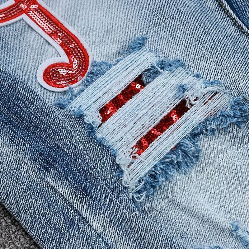 P246 💰 (Top version) AMIRI popular high street jeans slim fit stretch washed knife cut trousers for men. AMIRI amiri is transliterated as Emil, which is the name of the founder. Mike Amiri, the founder of amiri, grew up in Los Angeles, USA. He was influenced by local street culture and Punk Rock since childhood, so he founded the amiri brand named after himself. A variety of trendy clothing meets the needs of different fashion players. Amiri clothing has novel and unique styles and is a well-known street brand in the United States. The styles and styles of many clothes are loved by many street photographers. The various clothing styles meet the dressing needs of different people, show their unique temperament, and show the trend of dressing. amiri's jeans are relatively famous. Not only do they have many styles, but the quality of the jeans is also very good. Many celebrities have also worn amiri brand jeans. Color: Picture color Size: 28, 30, 32, 34, 36 28 30 32 34 36 Waist 71 76 81 86 91 Qianlang 26.5 27.5 28.5 29.5 30.5 Hou Lang 37 38 39 40 41 Foot 14 14.8 15.6 16.4 17.2 Foreign Minister 100 102 104 106 107