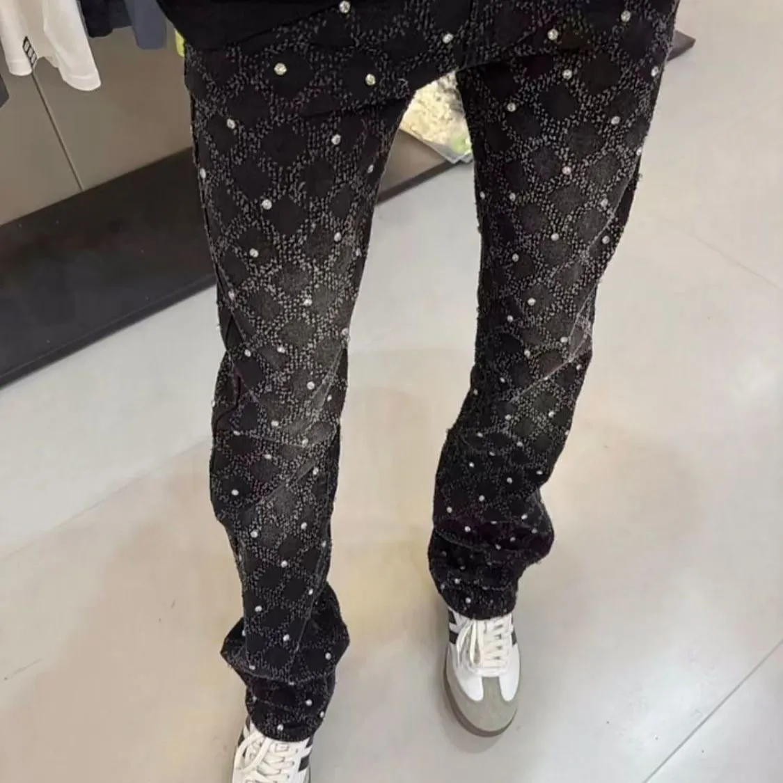 P220 💰 AM micro-flared baby's breath jeans light luxury jeans AMIRI jeans trousers micro-elastic jeans trousers amiri brand jeans break the production process and cutting of the original jeans, the fabrics are softer and more comfortable Hand-sewn collar label Customized logo buttons Genuine leather tag Color: Picture color Size: 28-30-32-34-36