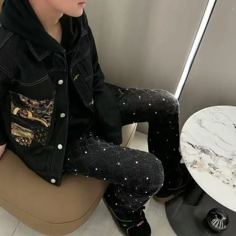 P220 💰 AM micro-flared baby's breath jeans light luxury jeans AMIRI jeans trousers micro-elastic jeans trousers amiri brand jeans break the production process and cutting of the original jeans, the fabrics are softer and more comfortable Hand-sewn collar label Customized logo buttons Genuine leather tag Color: Picture color Size: 28-30-32-34-36
