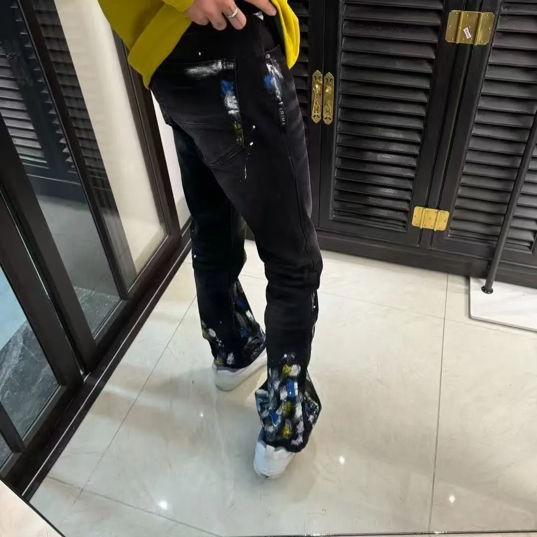 P180 Top replica AMIRI splash-ink jeans trousers AMIRI high street basic ripped tight stretch jeans trousers Amiriamiri is transliterated as Emil, which is the name of the founder. Mike Amiri, the founder of amiri, grew up in Los Angeles, USA. He was influenced by the local street culture Rock since he was a child, so he founded the amiri brand named after himself. A variety of trendy clothing meets the needs of different fashion players. Amiri clothing has novel and unique styles and is a well-known street brand in the United States. Many of its styles and styles are loved by many street photographers. Various clothing styles meet the needs of different people, show their unique temperament, and show the trend of dressing. amiri's jeans are relatively famous. Not only do they have many styles, but the quality of the jeans is also very good. Many celebrities have also worn amiri brand jeans.  The jeans of the amiri brand break through the production process and cutting of the original jeans. The fabrics are relatively soft and comfortable, and are not as hard as some jeans, which can irritate the skin and cause the skin to bleed when worn. Los Angeles trendy brand Amiri's jeans are made with great detail from tailoring to texture, adding wrinkles, bullet holes, damage and other details to add to the trendiness of the jeans. You can choose the style that suits you according to your own needs. Only when you wear a suitable style can you have a certain sense of fashion.  In recent years, high street has become a word that appears more and more frequently in men's clothing. High street style has also become an important direction for everyone's matching. High street related items are basically inseparable from oversize or off-shoulder tops. The lower body is matched with trackpants or tight-fitting denim. In my opinion, the most representative one is perhaps annihilation. Color; picture color Size: m l xl xxl