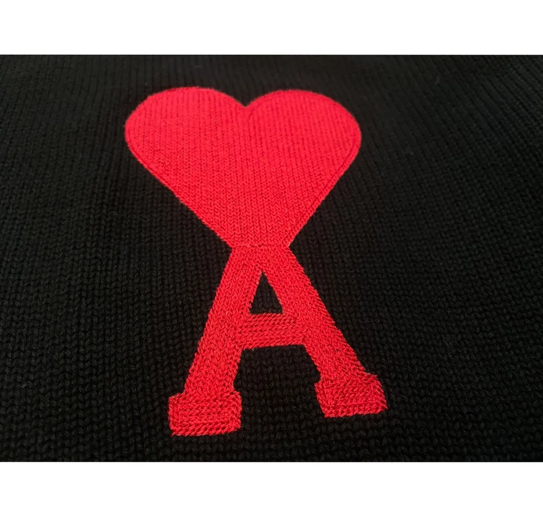 🅿️230 AMI sweater embroidery model ① Differentiated from the core-spun wool replica version on the market ② 100% pure cotton wool ③ Customized weaving weight up to 800 grams ④ Three-label QR code official website sticker ⑤ Official website size: S-L ⑥ Color: black