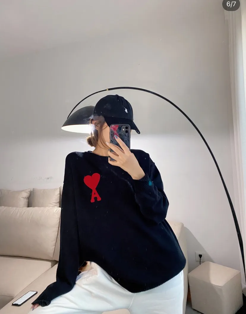 🅿️230 AMI sweater embroidery model ① Differentiated from the core-spun wool replica version on the market ② 100% pure cotton wool ③ Customized weaving weight up to 800 grams ④ Three-label QR code official website sticker ⑤ Official website size: S-L ⑥ Color: black