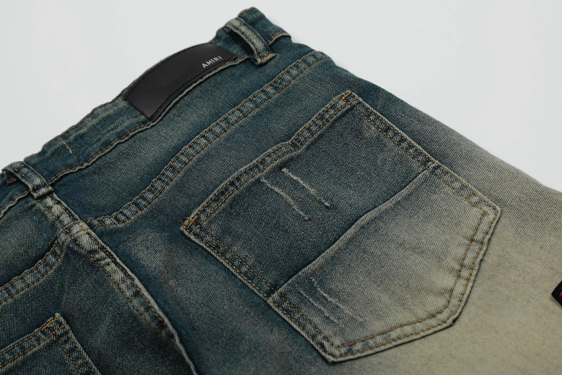 #M49 P168💰 Amiri classic embroidered patched leather distressed lettered jeans. Slim fit jeans. Produced by a major washed factory. Full of high-end feel. Partial destruction of the knees and patchwork design. Already used as a facade design. Leather waist nameplate. The focus of this style is not on the washing, but on the destroyed shape and version. The secret lies in the craftsmanship of the master. The cost of post-processing, grinding, cutting, etc. is far beyond the cost of assembly line products. Color: Picture color Size: 30-32-34-36