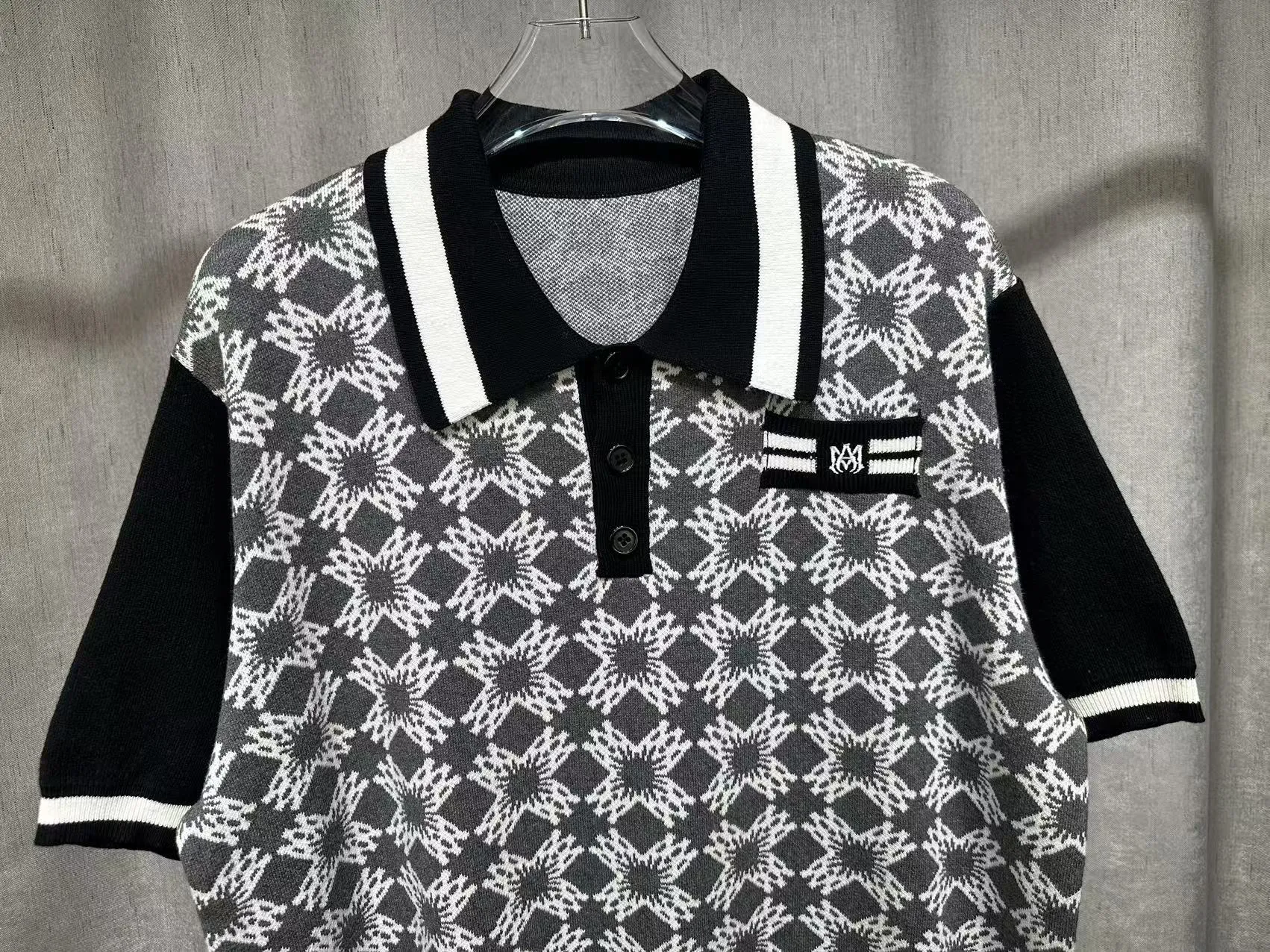 P250 🎉2025 AMIRI new summer sweater fabric POLO shirt with short sleeves, exclusive logo embroidery on the chest, embroidered letters on the hem, color: gray red, size: S M L XL XXL
