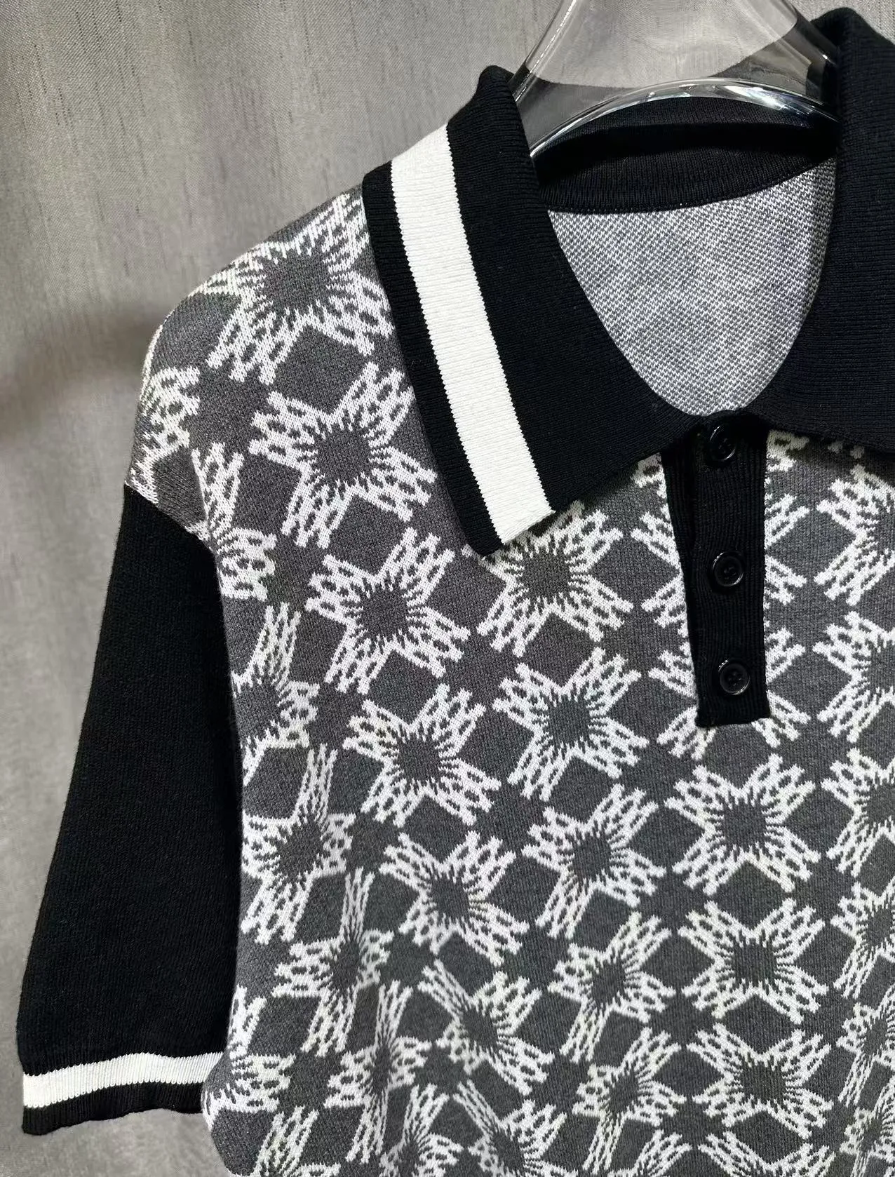 P250 🎉2025 AMIRI new summer sweater fabric POLO shirt with short sleeves, exclusive logo embroidery on the chest, embroidered letters on the hem, color: gray red, size: S M L XL XXL