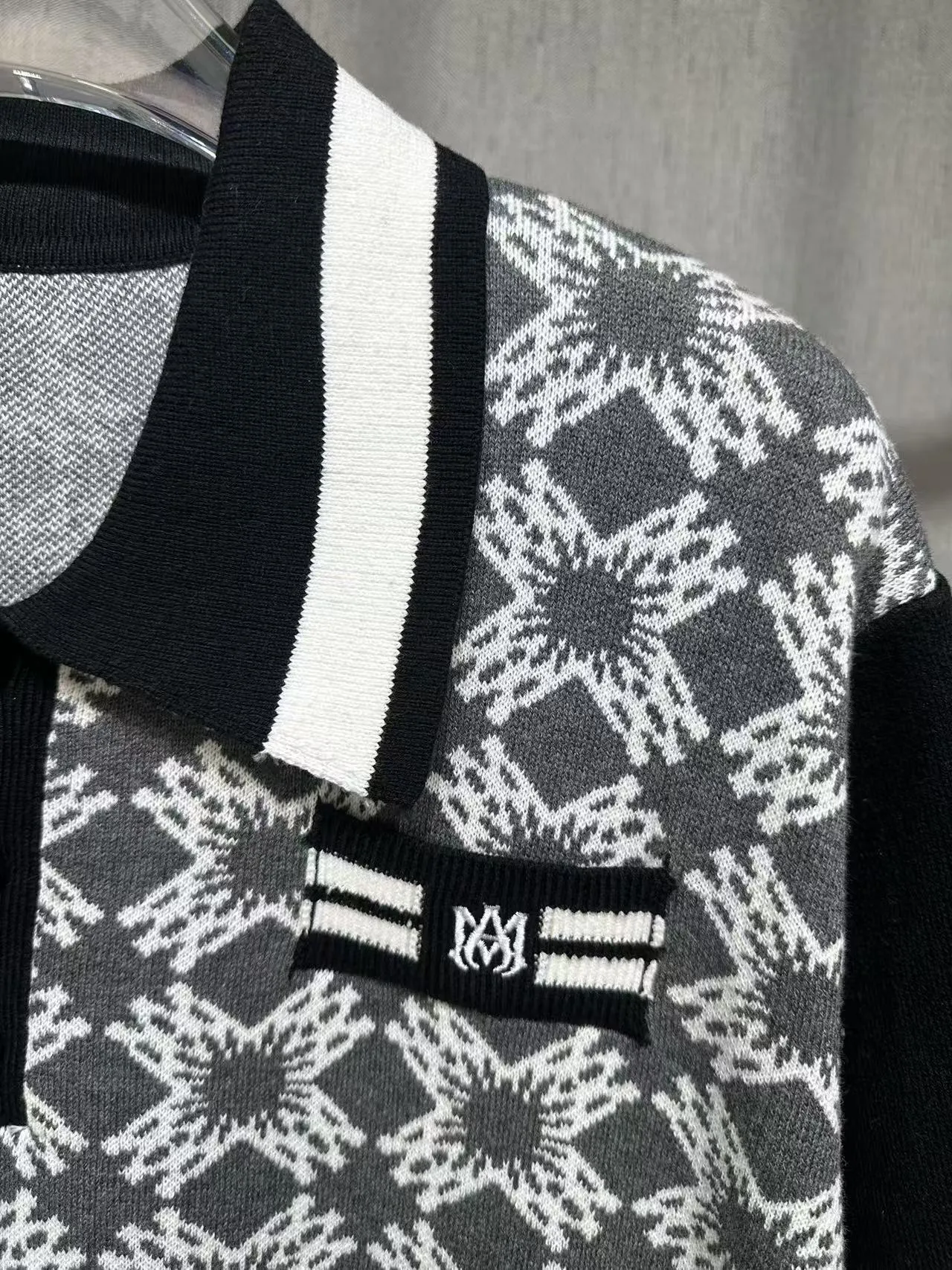 P250 🎉2025 AMIRI new summer sweater fabric POLO shirt with short sleeves, exclusive logo embroidery on the chest, embroidered letters on the hem, color: gray red, size: S M L XL XXL