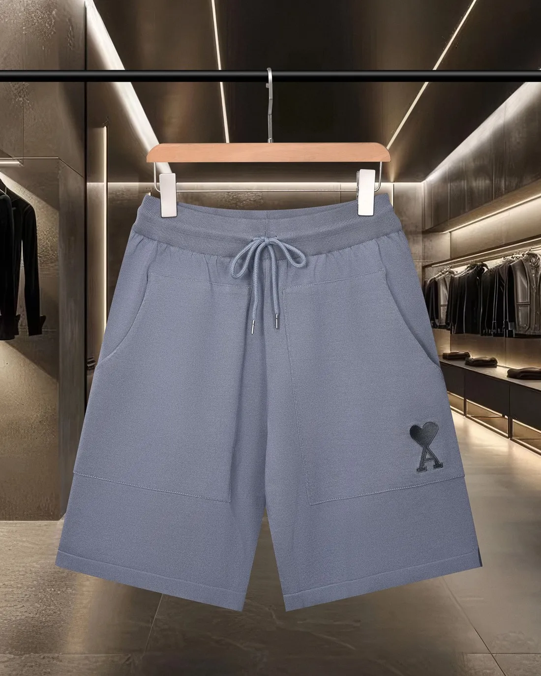 🅿️236 (shipped next day) Ami/Love Macaron ❤Logo embroidered casual sports shorts 2025ss official website new original fabric official same style shorts custom mesh sweater knitted fabric high-end version, counter customized fabric High breathability and comfort, exquisite workmanship, impeccable detail processing, ✅customized logo engraved buttons, three labels complete. Brand element design concept reflects high quality. It feels delicate and soft! Presenting a casual cut, the upper body shape is great🐍Color: apricot gray blue and black Size: M-2XL