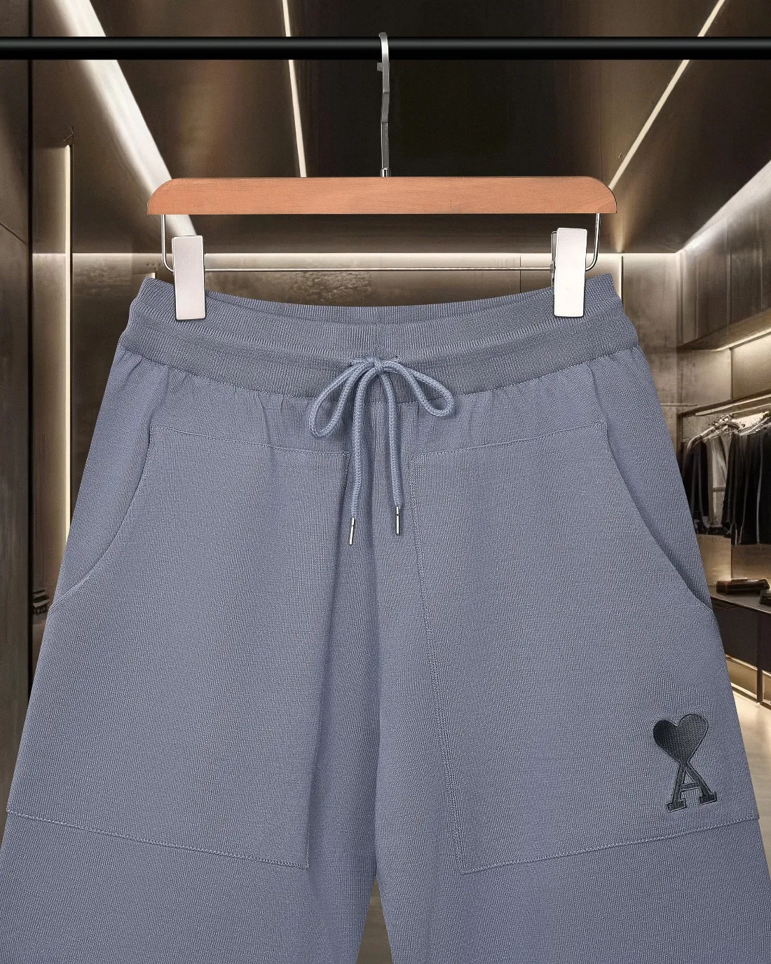 🅿️236 (shipped next day) Ami/Love Macaron ❤Logo embroidered casual sports shorts 2025ss official website new original fabric official same style shorts custom mesh sweater knitted fabric high-end version, counter customized fabric High breathability and comfort, exquisite workmanship, impeccable detail processing, ✅customized logo engraved buttons, three labels complete. Brand element design concept reflects high quality. It feels delicate and soft! Presenting a casual cut, the upper body shape is great🐍Color: apricot gray blue and black Size: M-2XL