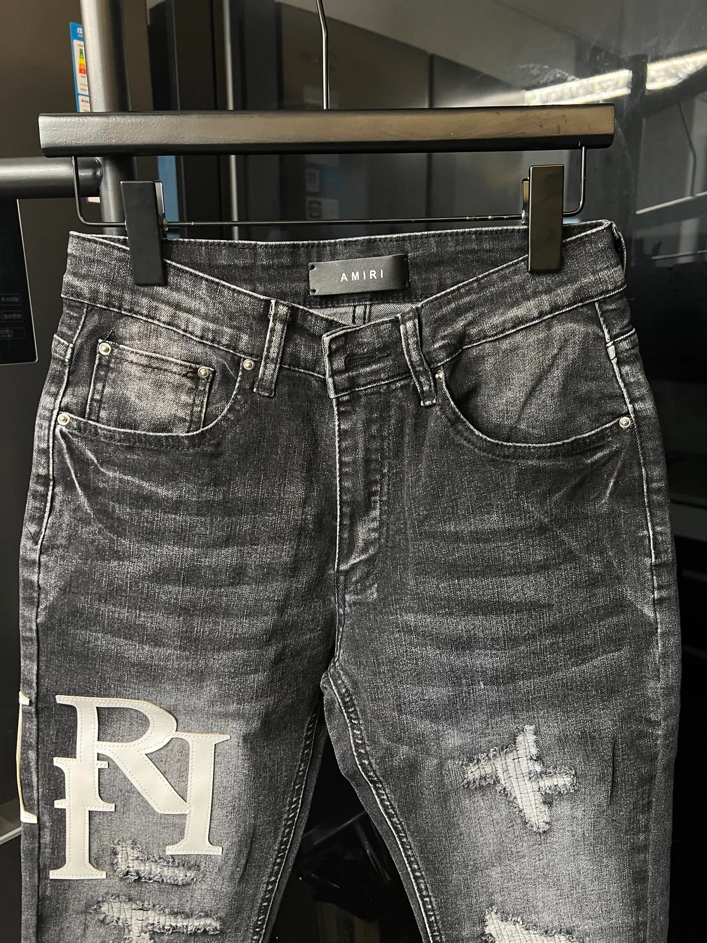 P250 [next day] Amiri MX1 25Ss Knee Knife Cut Holes Leather Washed Jeans (Black) Size: 28 30 32 34 (corresponds to s-xl) Detailed sizes can be found in Figure 9