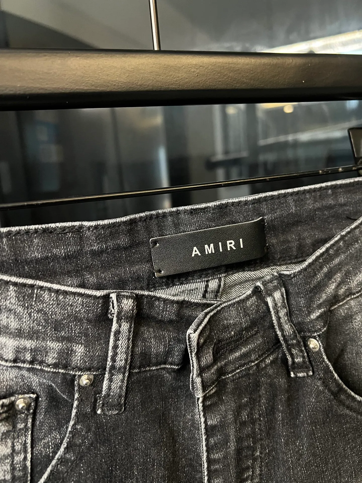 P250 [next day] Amiri MX1 25Ss Knee Knife Cut Holes Leather Washed Jeans (Black) Size: 28 30 32 34 (corresponds to s-xl) Detailed sizes can be found in Figure 9