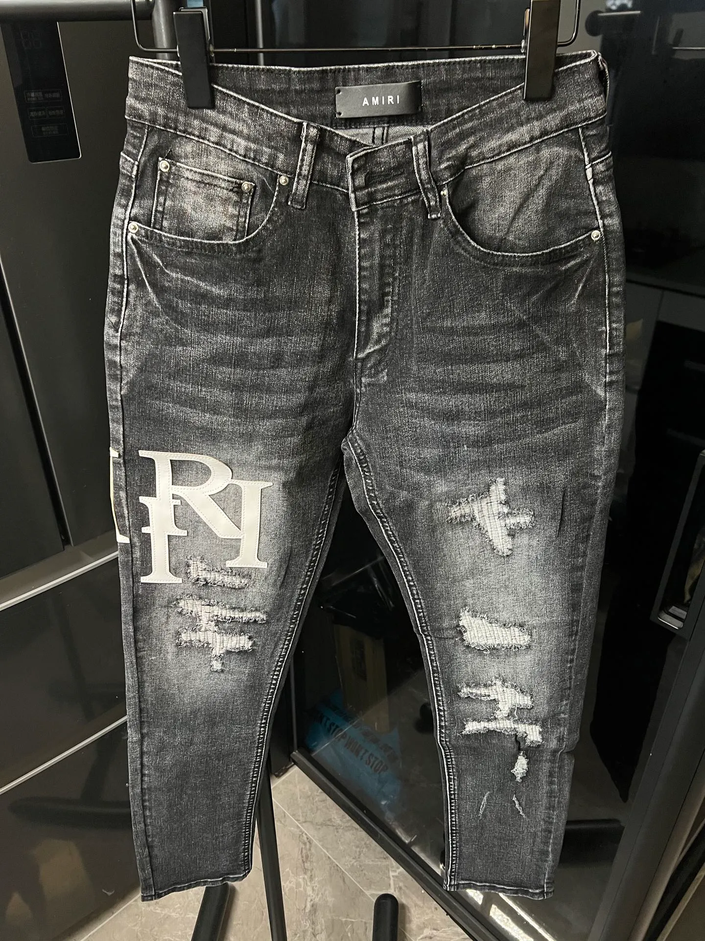 P250 [next day] Amiri MX1 25Ss Knee Knife Cut Holes Leather Washed Jeans (Black) Size: 28 30 32 34 (corresponds to s-xl) Detailed sizes can be found in Figure 9