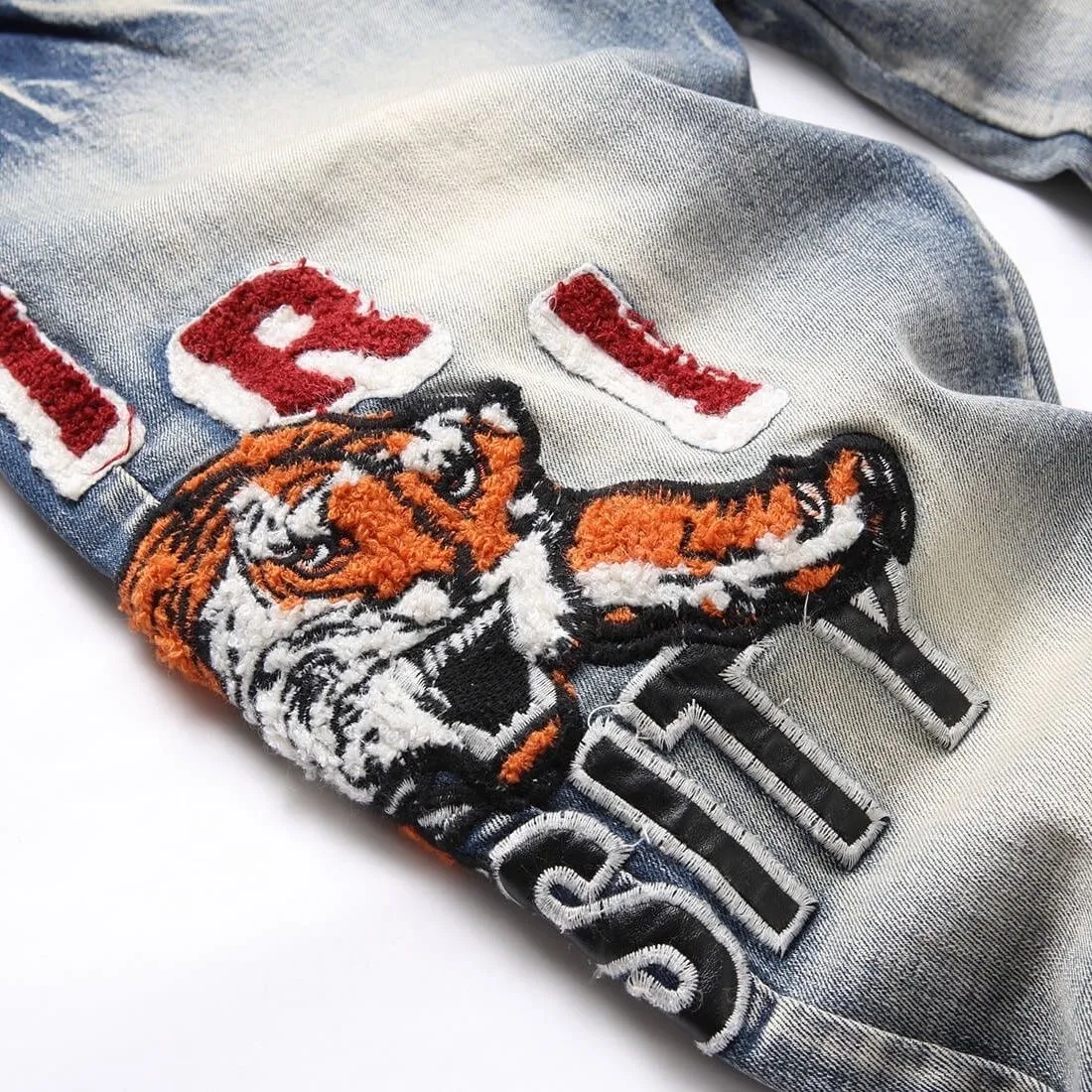 #M15 P168💰 Heavy AMIRI 24ss Embroidery Tiger🐯 High Street Jeans Slim Fit Stretch Washed Knife Cut Hole Trousers FOG High Street Men's Fashion AMIRI amiri is transliterated as Emil, which is the name of the founder. Mike Amiri, the founder of amiri, grew up in Los Angeles, USA, and was influenced by local street culture and Punk Rock since he was a child. Due to his influence, he founded the amiri brand named after himself. A variety of trendy clothing meets the needs of different fashion players. Amiri clothing has novel and unique styles and is a well-known street brand in the United States. The styles and styles of many clothes are loved by many street photographers. The various clothing styles meet the dressing needs of different people, show their unique temperament, and show the trend of dressing. amiri's jeans are relatively famous. Not only do they have many styles, but the quality of the jeans is also very good. Many celebrities have also worn amiri brand jeans. Color: Picture color Size: 30-32-34-36