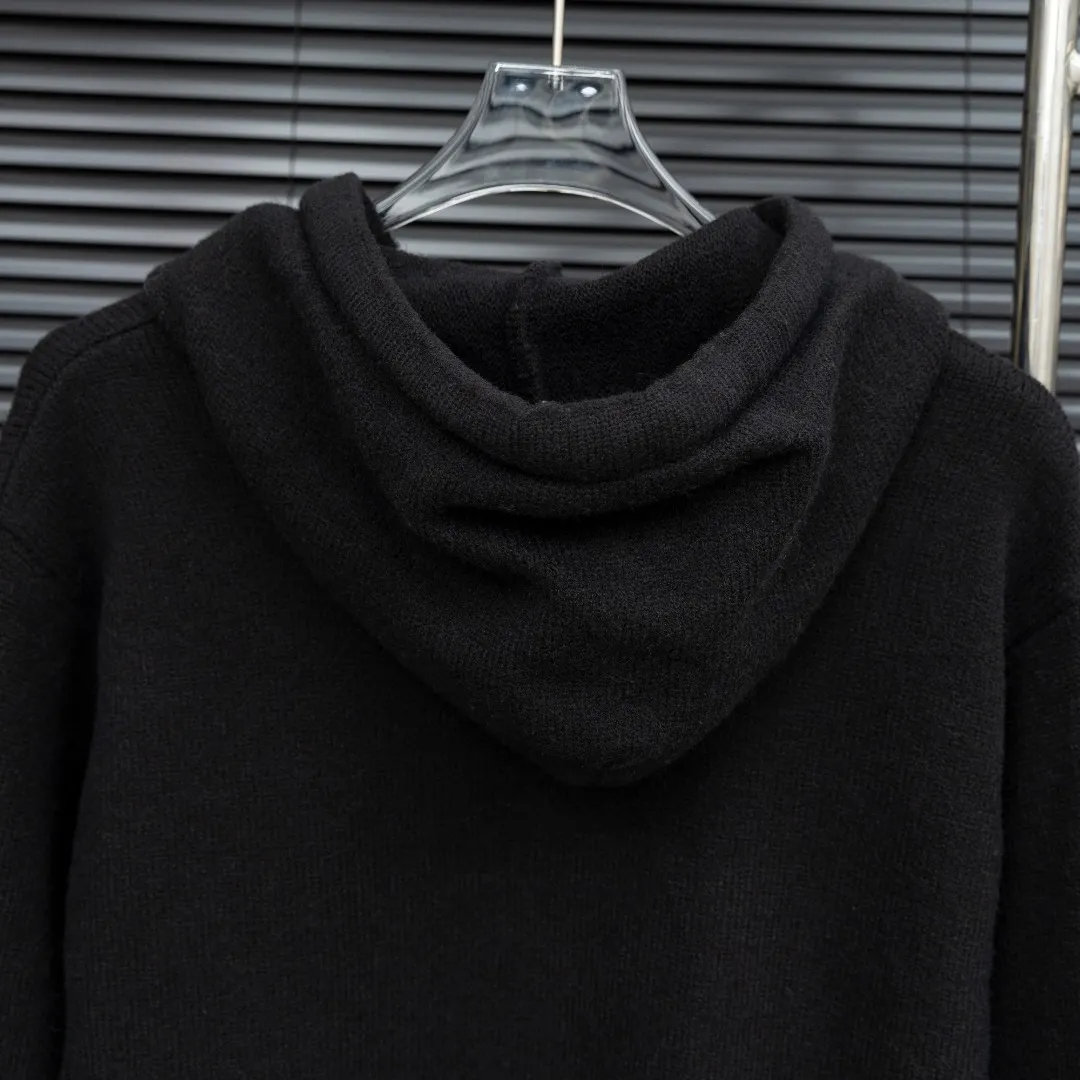 P360 Style: AMIRI Emile bone splicing hooded long-sleeved sweater Size: S-XXL Fabric: Wool blend Accessories: Full set of customized original accessories No gender distinction, same style for men and women