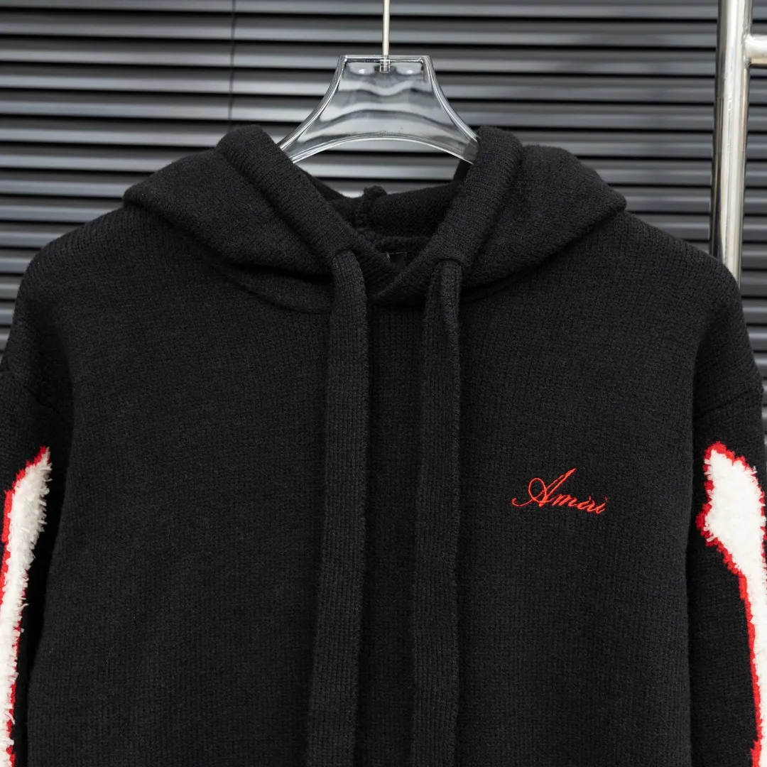 P360 Style: AMIRI Emile bone splicing hooded long-sleeved sweater Size: S-XXL Fabric: Wool blend Accessories: Full set of customized original accessories No gender distinction, same style for men and women