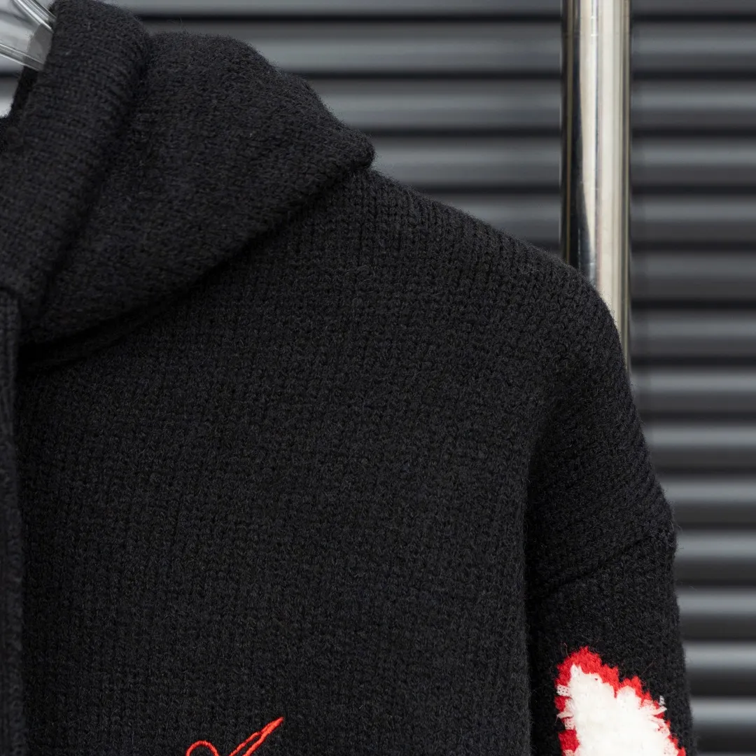 P360 Style: AMIRI Emile bone splicing hooded long-sleeved sweater Size: S-XXL Fabric: Wool blend Accessories: Full set of customized original accessories No gender distinction, same style for men and women