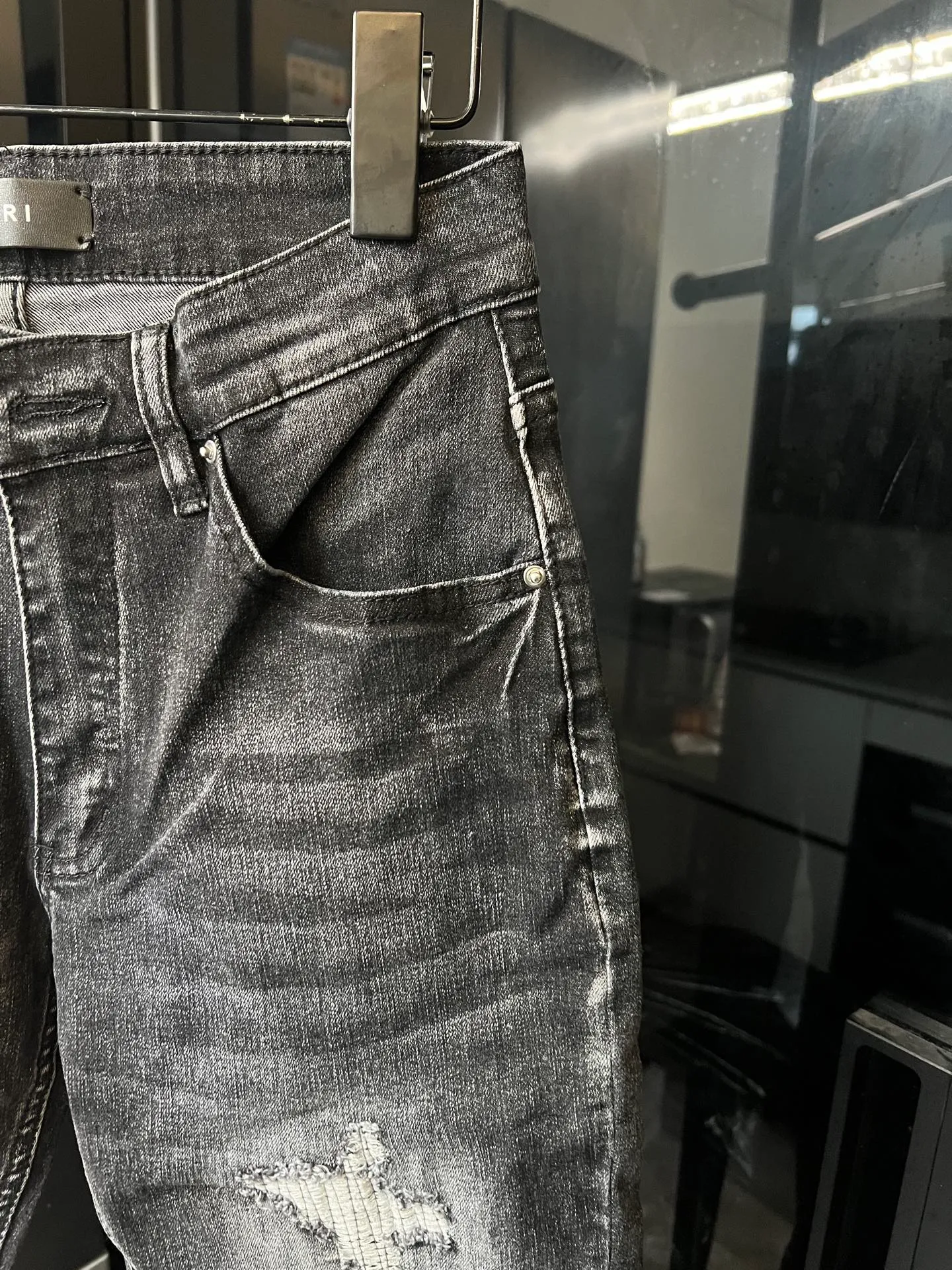 P250 [next day] Amiri MX1 25Ss Knee Knife Cut Holes Leather Washed Jeans (Black) Size: 28 30 32 34 (corresponds to s-xl) Detailed sizes can be found in Figure 9