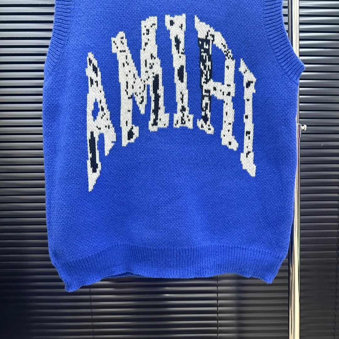 P360 The suit is not sold separately. Style: AMIRI casual knitted vest and shorts suit. Size: S-XXL. Fabric: wool blend. Accessories: full set of customized original accessories. No gender distinction. Same style for men and women.
