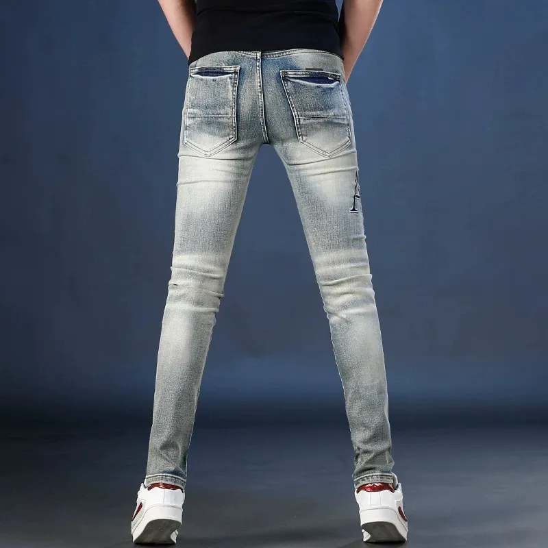 #N12 P246💰 (Extreme version) AMIRI explosive high street jeans slim fit stretch washed knife cut trousers for men AMIRI amiri is transliterated as Emil, which is the name of the founder. Mike Amiri, the founder of amiri, grew up in Los Angeles, USA. He was influenced by local street culture and Punk Rock since childhood, so he founded the amiri brand named after himself. A variety of trendy brand clothing meets the needs of different trendy players. Amiri clothing has novel and unique styles and is a well-known street brand in the United States. The styles and styles of many clothes are loved by many street photographers. The various clothing styles meet the dressing needs of different people, show their unique temperament, and show the trend of dressing. amiri's jeans are relatively famous. Not only do they have many styles, but the quality of the jeans is also very good. Many celebrities have also worn amiri brand jeans. Color: Picture color Size: 28, 30, 32, 34, 36 28 30 32 34 36 Waist 71 76 81 86 91 Qianlang 26.5 27.5 28.5 29.5 30.5 Hou Lang 37 38 39 40 41 Foot 14 14.8 15.6 16.4 17.2 Foreign Minister 100 102 104 106 107