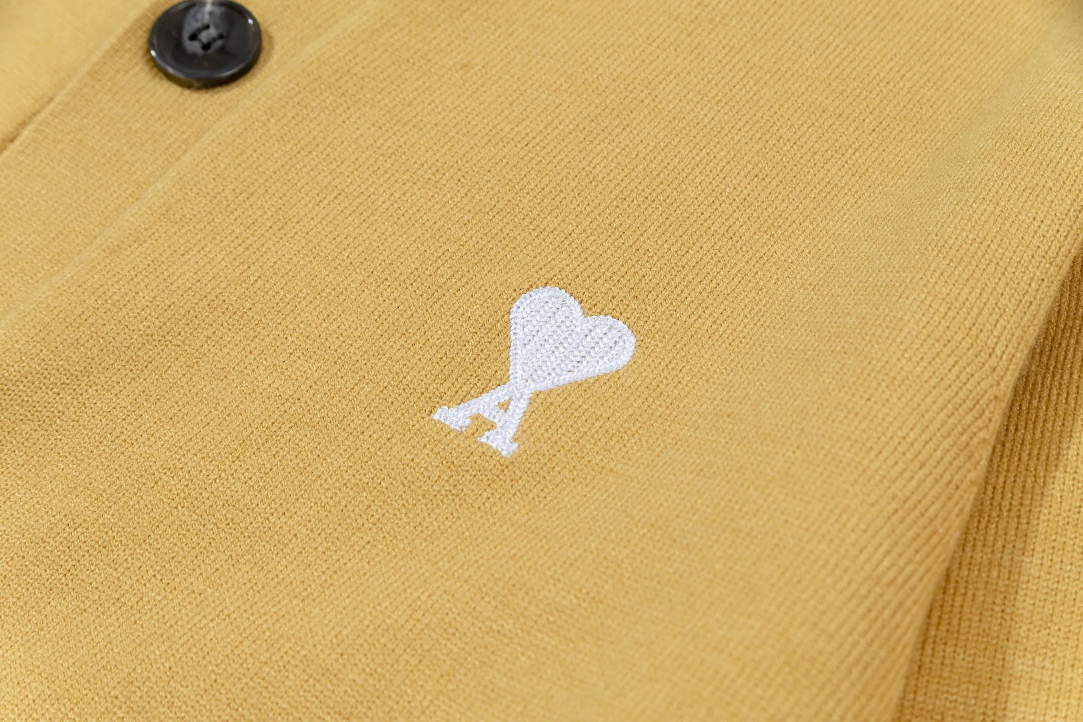 A8190# Ami Paris 2025 autumn and winter new product small love white heart embroidered cardigan round neck wool 12-needle sweater thin sweater for men and women, color: yellow gray, size: S-XL