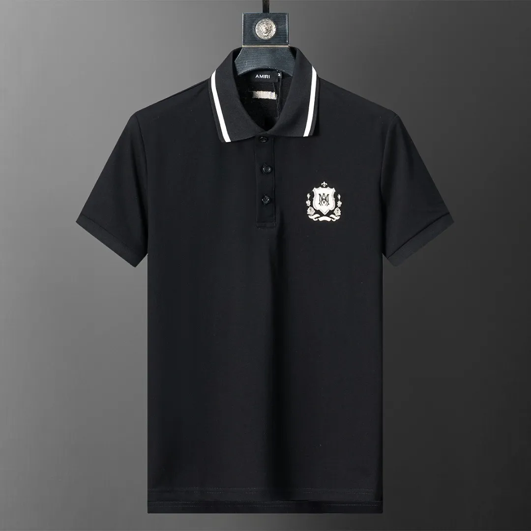 P150 Mili's 2026 spring and summer official website's new lapel T-shirt is made of mercerized pearl fabric and embroidered on the chest. It is handsome, the fabric is comfortable, the workmanship is rigorous, and the threads are neatly routed. Good upper body effect·Size M-3XL black