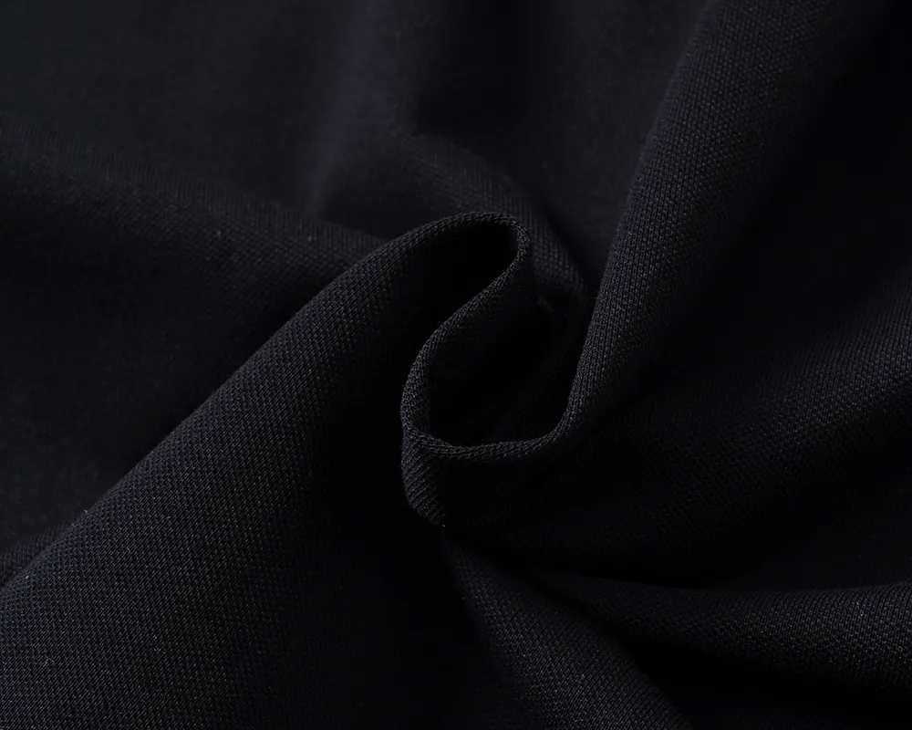 P150 Mili's 2026 spring and summer official website's new lapel T-shirt is made of mercerized pearl fabric and embroidered on the chest. It is handsome, the fabric is comfortable, the workmanship is rigorous, and the threads are neatly routed. Good upper body effect·Size M-3XL black