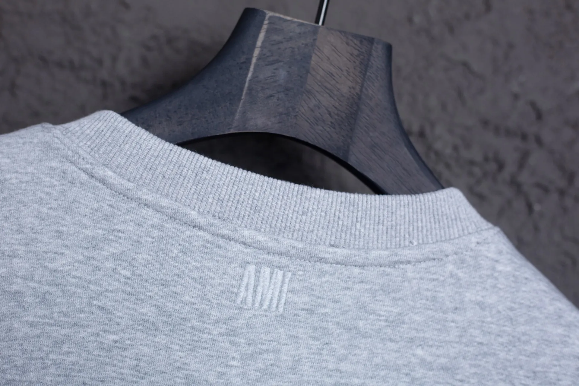 P146 AMI 25 autumn and winter new classic little love embroidered pullover sweatshirt, customized 360g pure cotton fabric, high version, new main wheat, washed wheat, same style for men and women, color: gray, size: S-XL