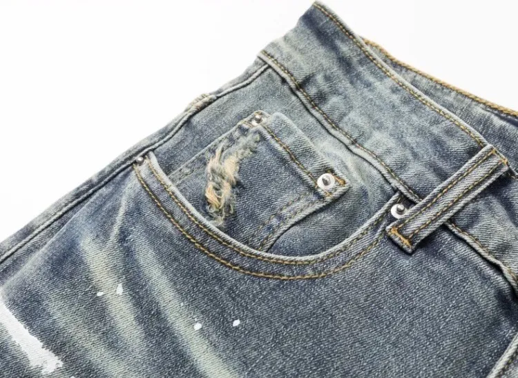 #N27 P246💰 (Top version) AMIRI hot high street jeans slim fit stretch washed knife cut trousers for men AMIRI amiri is transliterated as Emil, which is the name of the founder. Mike Amiri, the founder of amiri, grew up in Los Angeles, USA. He was influenced by local street culture and Punk Rock since childhood, so he founded the amiri brand named after himself. A variety of trendy brand clothing meets the needs of different trendy players. Amiri clothing has novel and unique styles and is a well-known street brand in the United States. The styles and styles of many clothes are loved by many street photographers. The various clothing styles meet the dressing needs of different people, show their unique temperament, and show the trend of dressing. amiri's jeans are relatively famous. Not only do they have many styles, but the quality of the jeans is also very good. Many celebrities have also worn amiri brand jeans. Color: Picture color Size: 28, 30, 32, 34, 36 28 30 32 34 36 Waist 71 76 81 86 91 Qianlang 26.5 27.5 28.5 29.5 30.5 Hou Lang 37 38 39 40 41 Foot 14 14.8 15.6 16.4 17.2 Foreign Minister 100 102 104 106 107