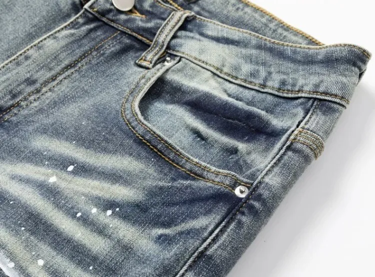 #N27 P246💰 (Top version) AMIRI hot high street jeans slim fit stretch washed knife cut trousers for men AMIRI amiri is transliterated as Emil, which is the name of the founder. Mike Amiri, the founder of amiri, grew up in Los Angeles, USA. He was influenced by local street culture and Punk Rock since childhood, so he founded the amiri brand named after himself. A variety of trendy brand clothing meets the needs of different trendy players. Amiri clothing has novel and unique styles and is a well-known street brand in the United States. The styles and styles of many clothes are loved by many street photographers. The various clothing styles meet the dressing needs of different people, show their unique temperament, and show the trend of dressing. amiri's jeans are relatively famous. Not only do they have many styles, but the quality of the jeans is also very good. Many celebrities have also worn amiri brand jeans. Color: Picture color Size: 28, 30, 32, 34, 36 28 30 32 34 36 Waist 71 76 81 86 91 Qianlang 26.5 27.5 28.5 29.5 30.5 Hou Lang 37 38 39 40 41 Foot 14 14.8 15.6 16.4 17.2 Foreign Minister 100 102 104 106 107