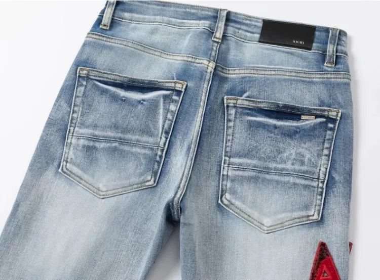 #N06 P246💰 (Extreme Version) AMIRI High Street Jeans Slim Fit Stretch Washed Knife Hole Trousers Men's Fashion AMIRI amiri is transliterated as Emil, which is the name of the founder. Mike Amiri, the founder of amiri, grew up in Los Angeles, USA. He was influenced by local street culture and Punk Rock since childhood, so he founded the amiri brand named after himself. A variety of trendy clothing meets the needs of different fashion players. Amiri clothing has novel and unique styles and is a well-known street brand in the United States. The styles and styles of many clothes are loved by many street photographers. The various clothing styles meet the dressing needs of different people, show their unique temperament, and show the trend of dressing. amiri's jeans are relatively famous. Not only do they have many styles, but the quality of the jeans is also very good. Many celebrities have also worn amiri brand jeans. Color: Picture color Size: 28, 30, 32, 34, 36 28 30 32 34 36 Waist 71 76 81 86 91 Qianlang 26.5 27.5 28.5 29.5 30.5 Hou Lang 37 38 39 40 41 Foot 14 14.8 15.6 16.4 17.2 Foreign Minister 100 102 104 106 107