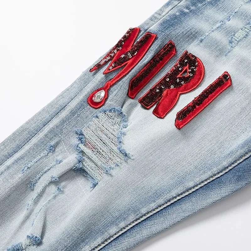 #N06 P246💰 (Extreme Version) AMIRI High Street Jeans Slim Fit Stretch Washed Knife Hole Trousers Men's Fashion AMIRI amiri is transliterated as Emil, which is the name of the founder. Mike Amiri, the founder of amiri, grew up in Los Angeles, USA. He was influenced by local street culture and Punk Rock since childhood, so he founded the amiri brand named after himself. A variety of trendy clothing meets the needs of different fashion players. Amiri clothing has novel and unique styles and is a well-known street brand in the United States. The styles and styles of many clothes are loved by many street photographers. The various clothing styles meet the dressing needs of different people, show their unique temperament, and show the trend of dressing. amiri's jeans are relatively famous. Not only do they have many styles, but the quality of the jeans is also very good. Many celebrities have also worn amiri brand jeans. Color: Picture color Size: 28, 30, 32, 34, 36 28 30 32 34 36 Waist 71 76 81 86 91 Qianlang 26.5 27.5 28.5 29.5 30.5 Hou Lang 37 38 39 40 41 Foot 14 14.8 15.6 16.4 17.2 Foreign Minister 100 102 104 106 107