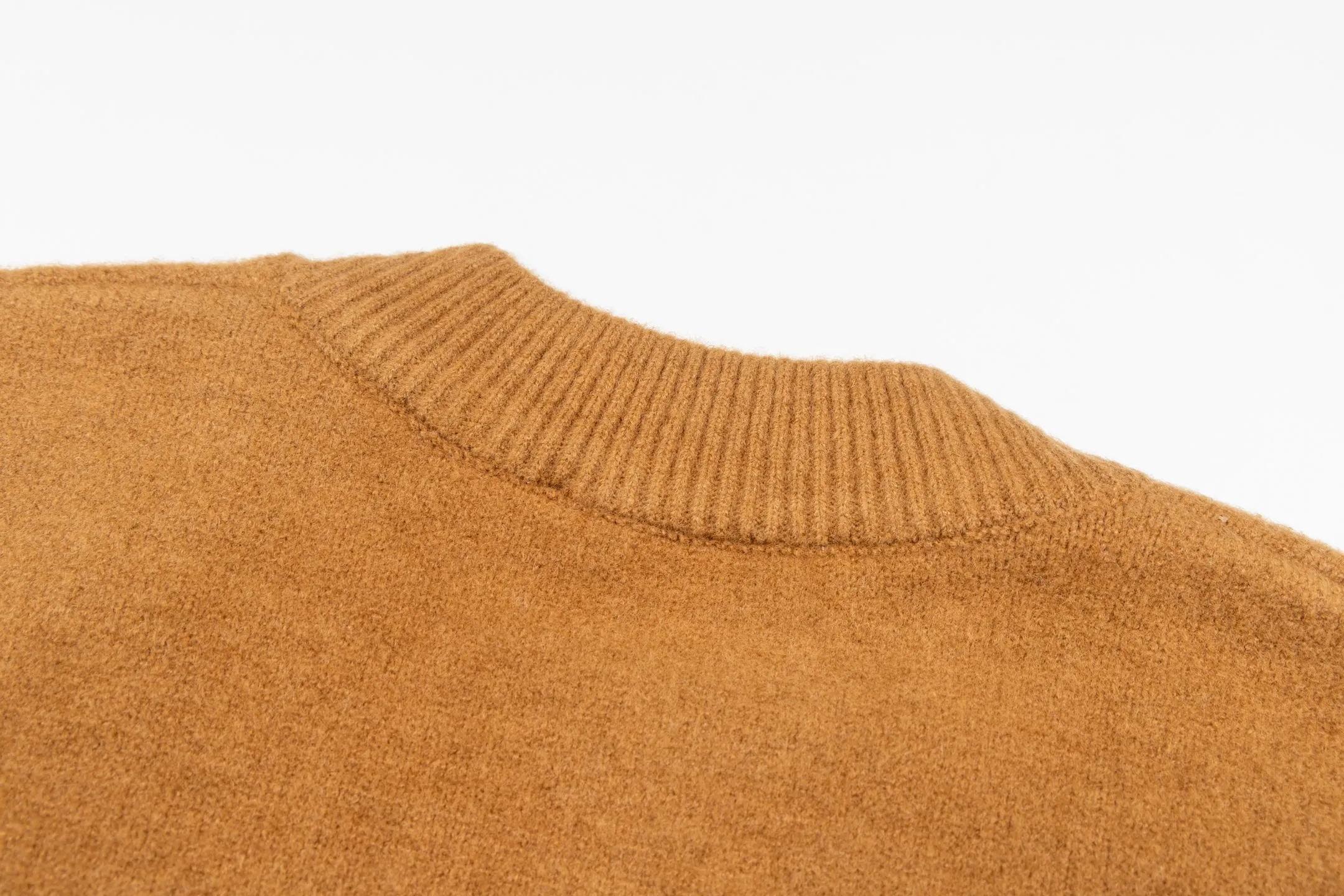 🅿️560 [Exclusive supply] Ami love jacquard knitted cardigan (brown) The original version was purchased for 2,693 and developed. The fabric is made of alpaca wool to maintain a stable pattern. The stitching is even and firm, and the details are meticulously handled, reflecting the brand's strict control over quality. The overall design is simple and elegant, suitable for various occasions. Whether it is business or leisure, it can show an elegant and decent style. The overall wiring is straight and delicate, the fabric is comfortable and soft, and the color is consistent without color difference. It can be matched with the same style to create a fashionable look, and can be used in various occasions. Customized accessories, complete with three standards, the same style for men and women. Size:S-M-L-XL