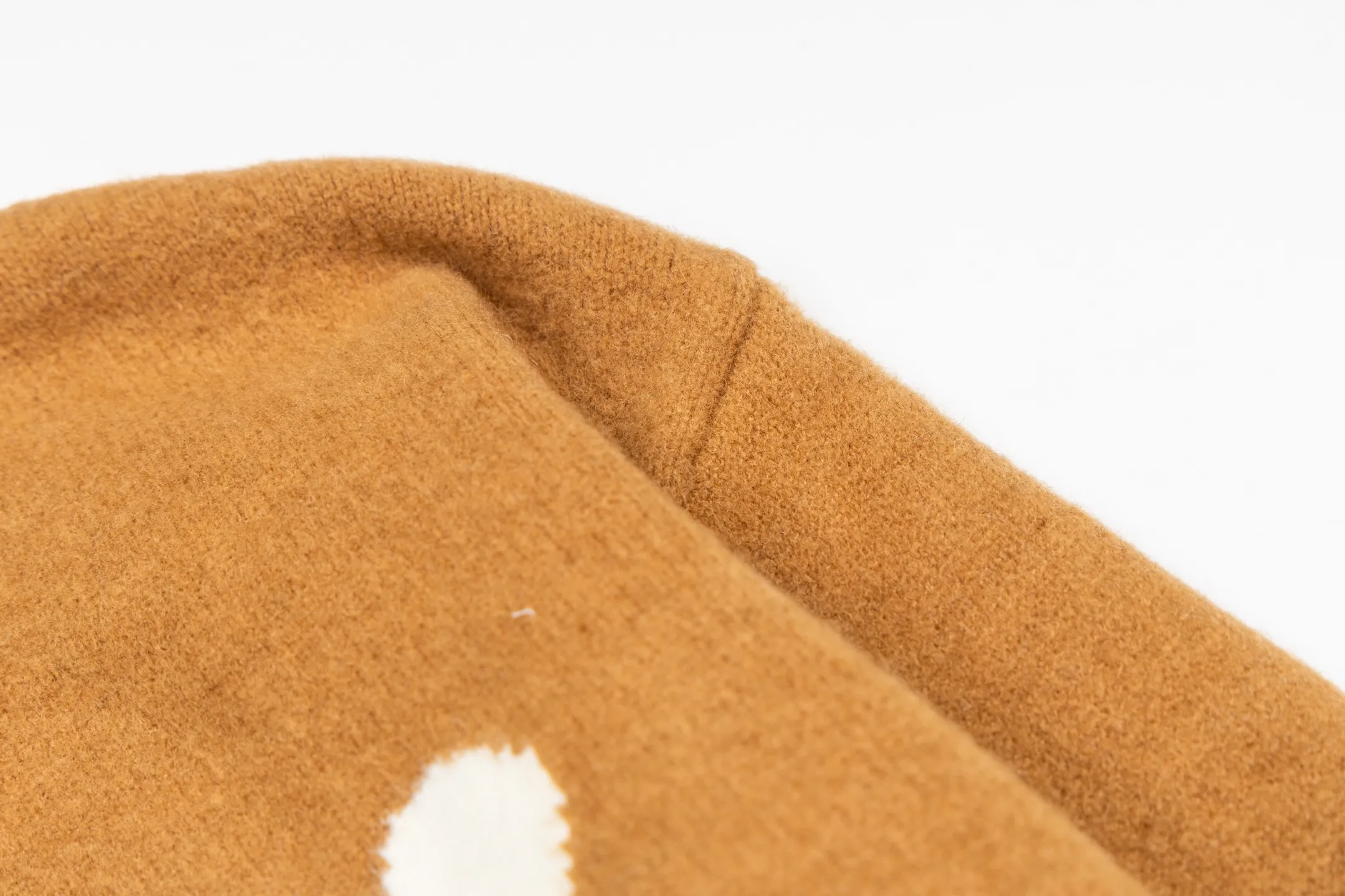 🅿️560 [Exclusive supply] Ami love jacquard knitted cardigan (brown) The original version was purchased for 2,693 and developed. The fabric is made of alpaca wool to maintain a stable pattern. The stitching is even and firm, and the details are meticulously handled, reflecting the brand's strict control over quality. The overall design is simple and elegant, suitable for various occasions. Whether it is business or leisure, it can show an elegant and decent style. The overall wiring is straight and delicate, the fabric is comfortable and soft, and the color is consistent without color difference. It can be matched with the same style to create a fashionable look, and can be used in various occasions. Customized accessories, complete with three standards, the same style for men and women. Size:S-M-L-XL