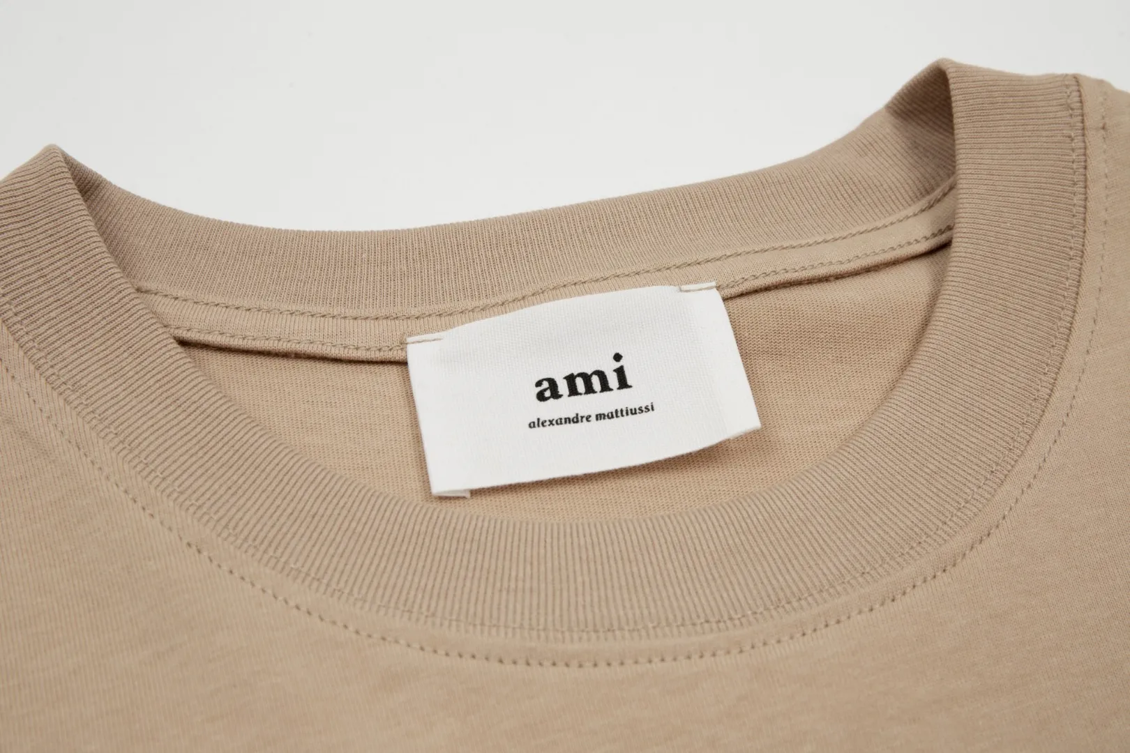 Ami Amy 2024ss autumn classic small embroidered love short sleeves ✅240G Xinjiang long-staple cotton top double yarn, shrinkage rate controlled at 2%, export-grade solid color quality, truly not easy to deform, shrink, and not fade ✅The maximum size can be worn 230 pounds, no pressure to export to Europe and the United States, sizes S-XL Color: 7 colors, white, black, gray, blue, navy, dark green, coffee