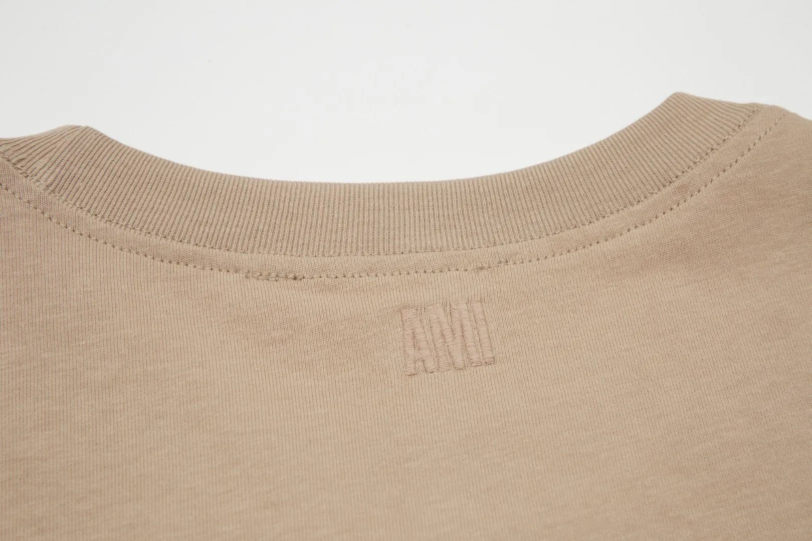 Ami Amy 2024ss autumn classic small embroidered love short sleeves ✅240G Xinjiang long-staple cotton top double yarn, shrinkage rate controlled at 2%, export-grade solid color quality, truly not easy to deform, shrink, and not fade ✅The maximum size can be worn 230 pounds, no pressure to export to Europe and the United States, sizes S-XL Color: 7 colors, white, black, gray, blue, navy, dark green, coffee